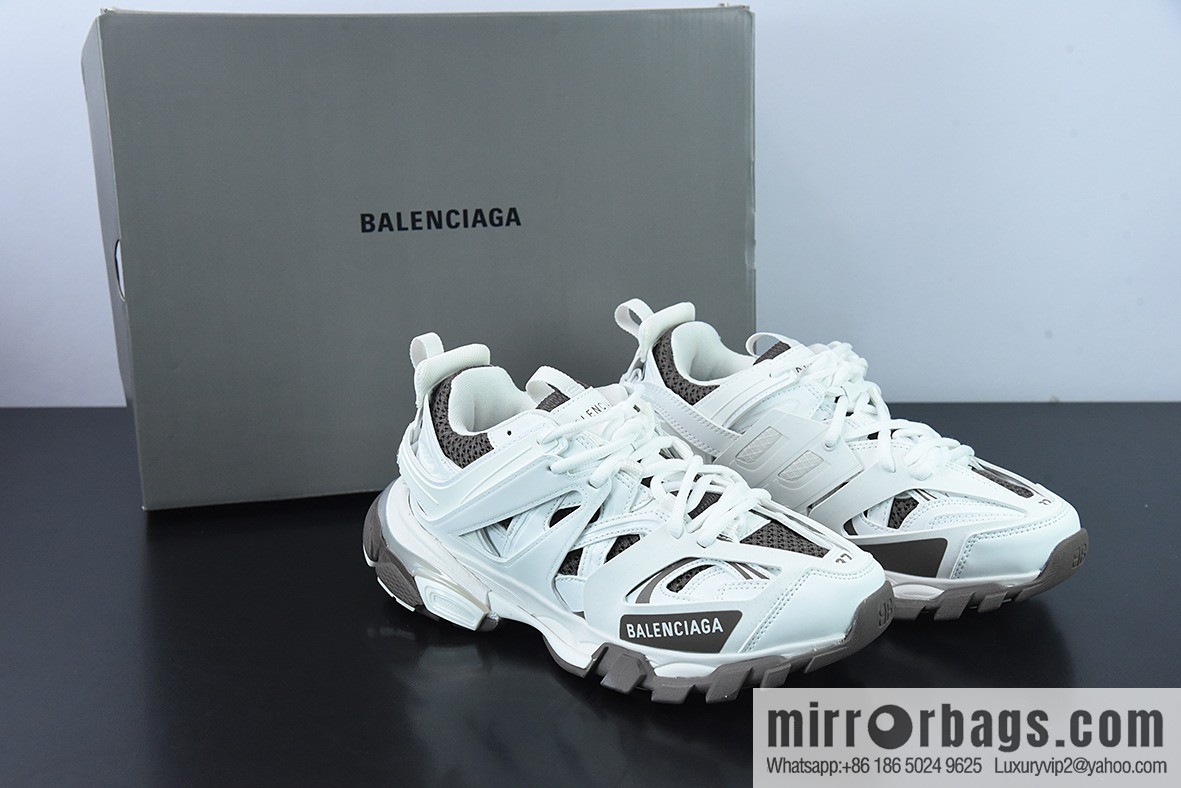 Balenciaga Balenciaga Track Sneaker Balenciaga Three generations, outdoor concept Vintage dad shoes