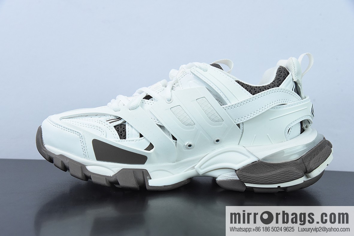 Balenciaga Balenciaga Track Sneaker Balenciaga Three generations, outdoor concept Vintage dad shoes