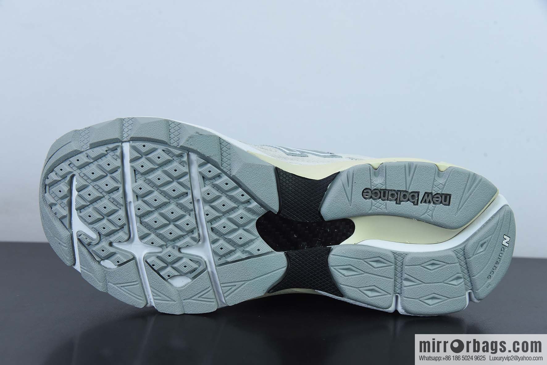 New Balance M990AL3 Item Number: M990SC3 New Balance NB990V3 White