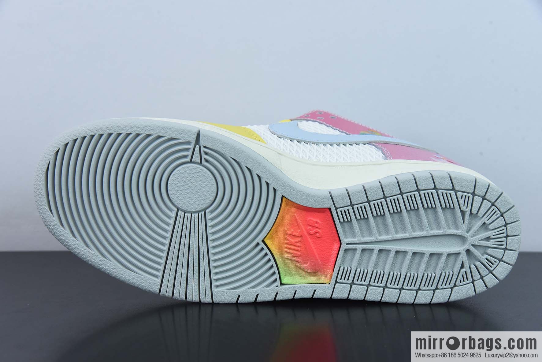 Nike Dunk Low SB low-top skate shoes/yellow and white, white, yellow and pink and blue, color matching, easter eggs, item number: DX5933-900
