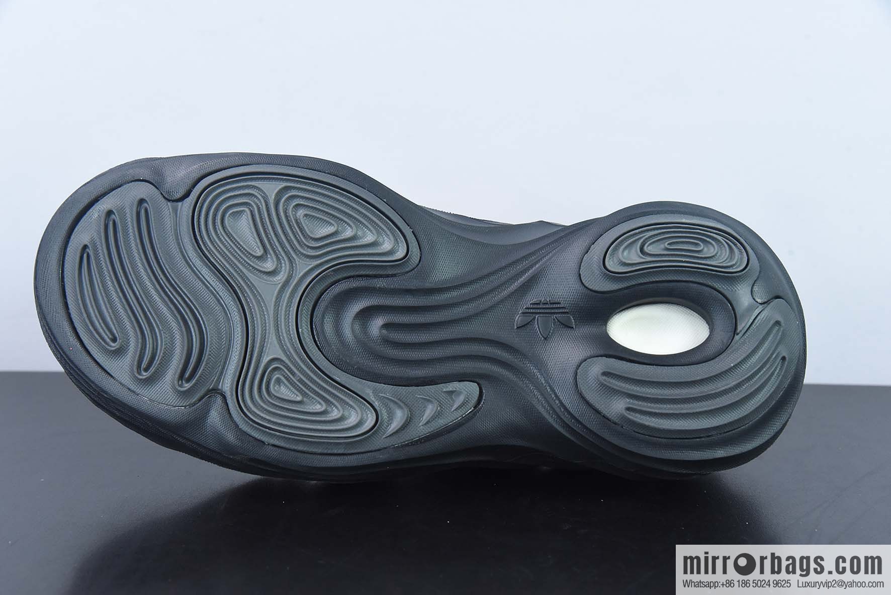 Adi's new series of autumn and winter hole shoes official item number: HP6581818