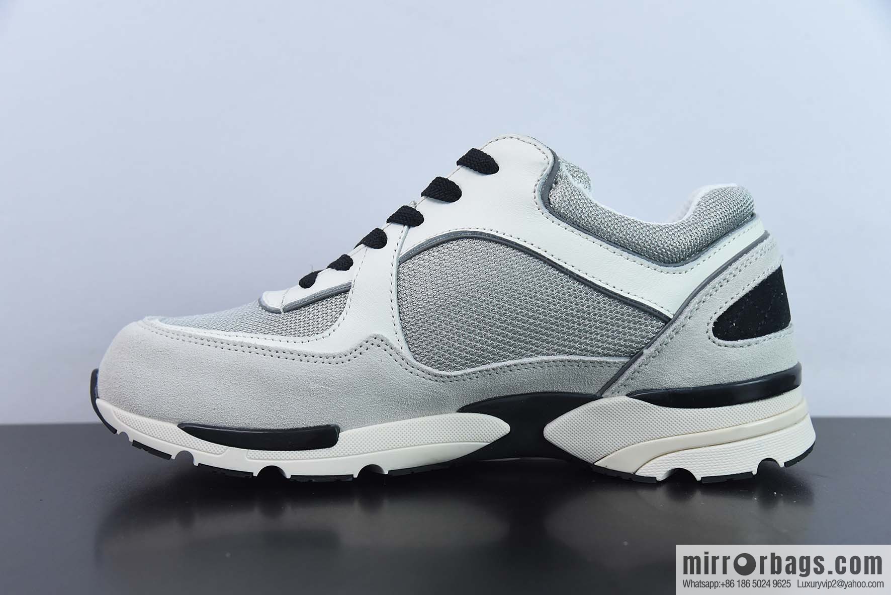 Chanel 2022 top sports series, white gray and black, item number: G39068.