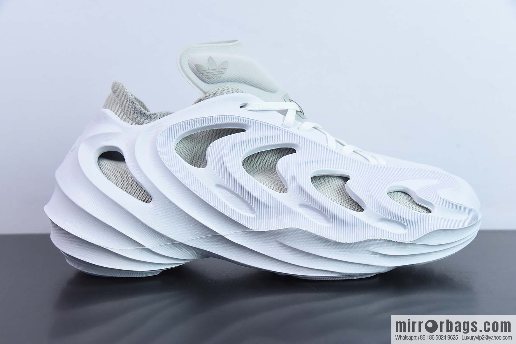 Adi, hole shoes cut-out gray and white Adidas AdiFOM Q Adi's new series of autumn and winter hole shoes, item number: HP6584