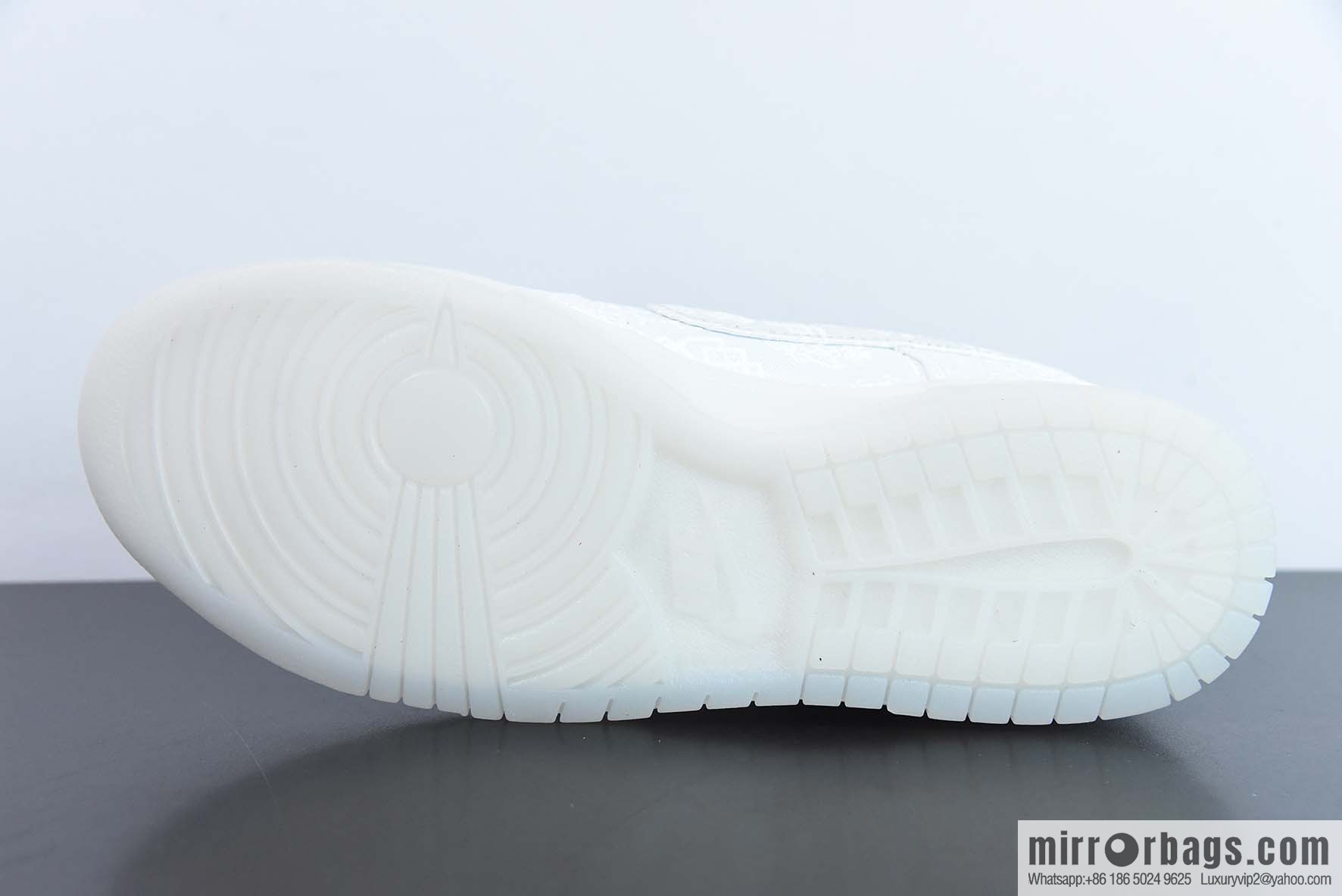 NK Dunk Low Hiroshi Fujiwara three-way joint white silk low-top sneakers item number: FN0315-110