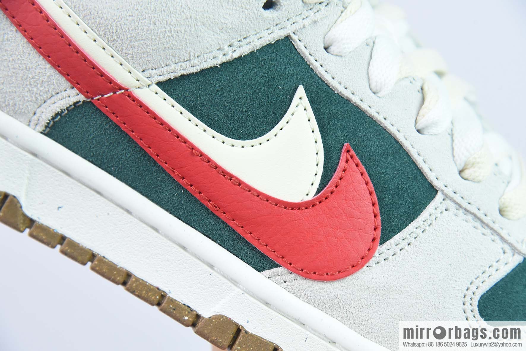 NIKE SB Dunk Low sports and leisure low-top board shoes, double hook, beige red and green, item number: DO9457-127