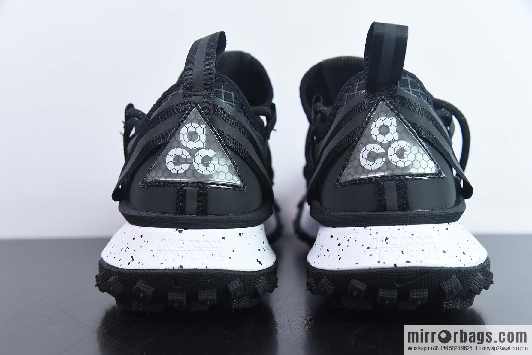 Nike ACG Mountain Flying Low GORE-TEX Outdoor Mountaineering sneakers/black and white, item number: DD4565-001