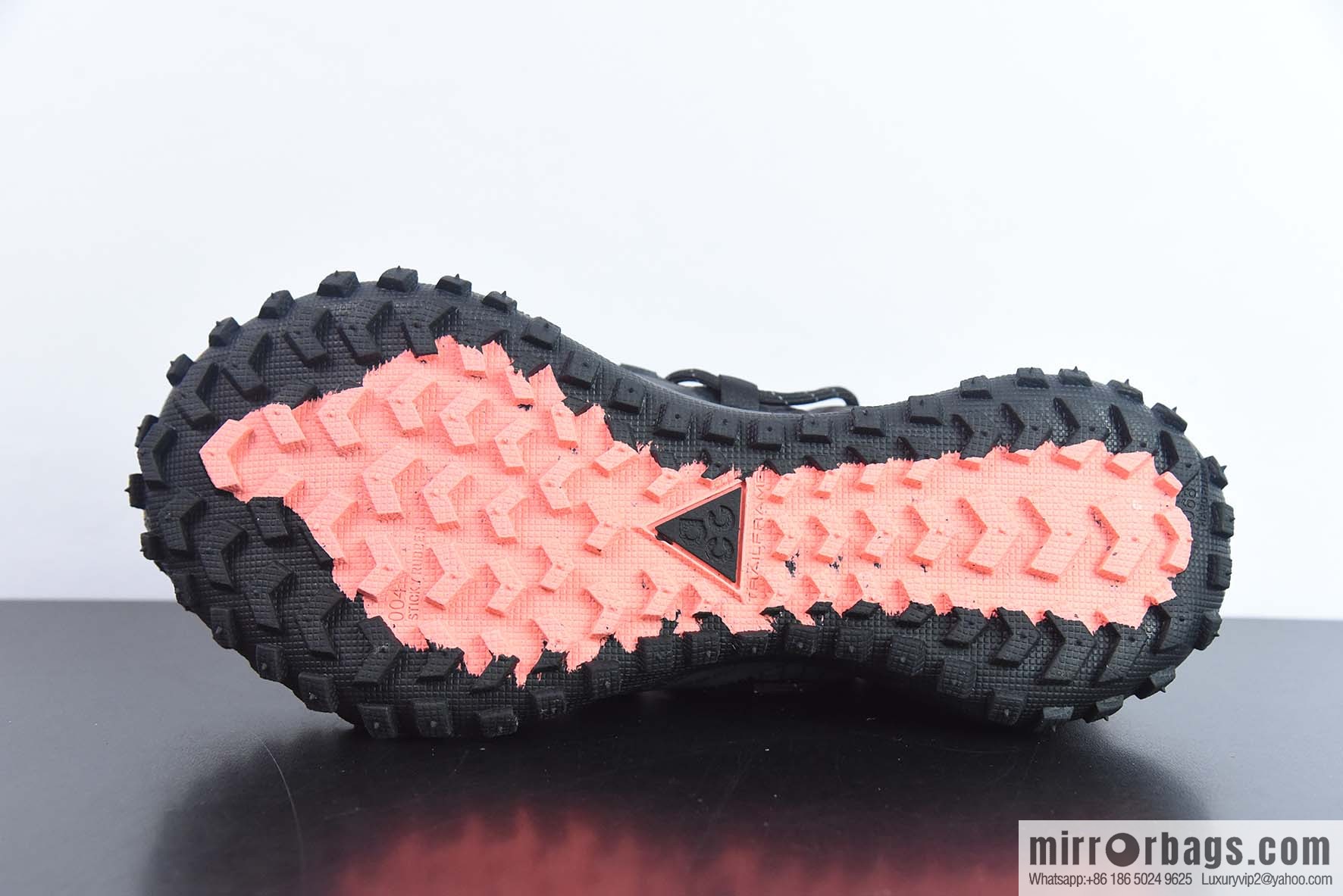 Nike ACG Mountain Flying Low GORE-TEX Outdoor hiking sneakers/black SKU: DC660 001