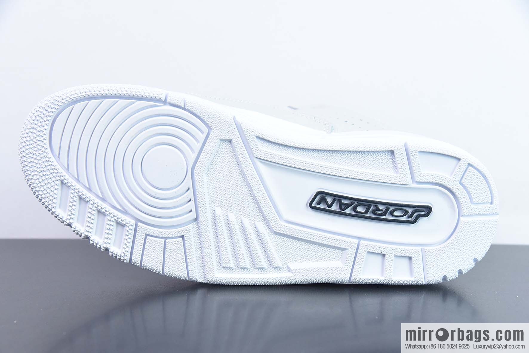 AirJordan Courtside 23 short version AJ23 gray and black Vintage middle help, basketball shoes, item number: AR1002-002
