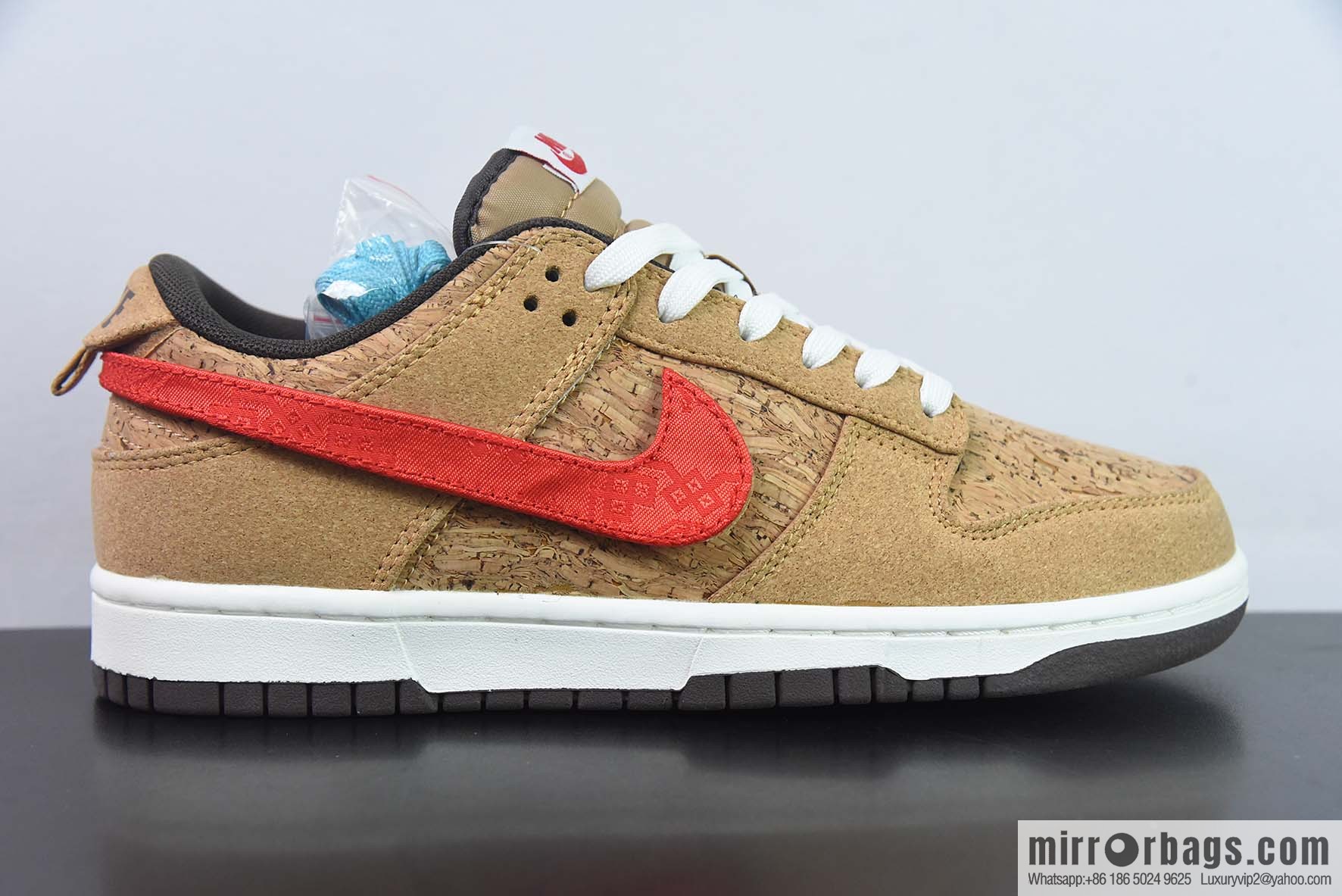 NK SB Dunk Low 20th Anniversary, Joint Cork Hook Replacement Low Top Sneakers Part Number: FN0317-121