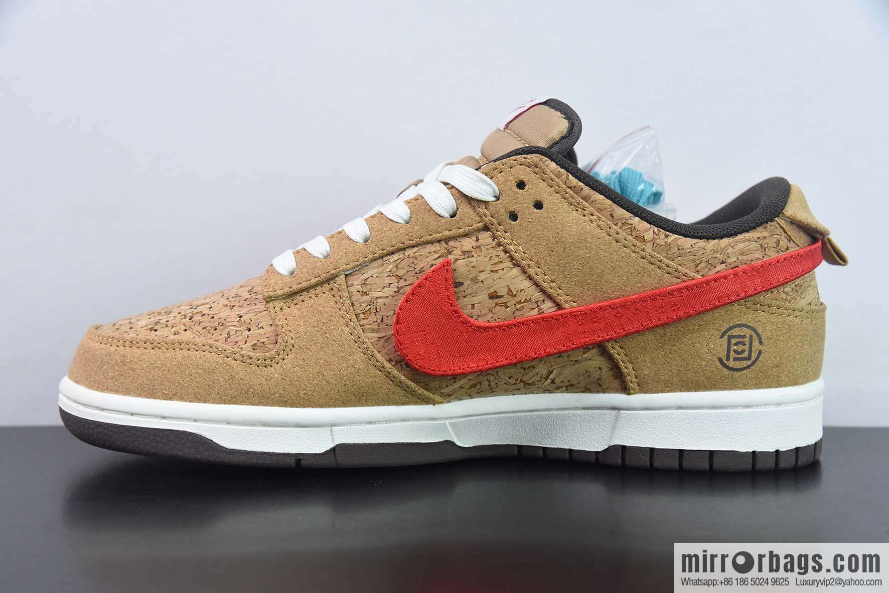 NK SB Dunk Low 20th Anniversary, Joint Cork Hook Replacement Low Top Sneakers Part Number: FN0317-121