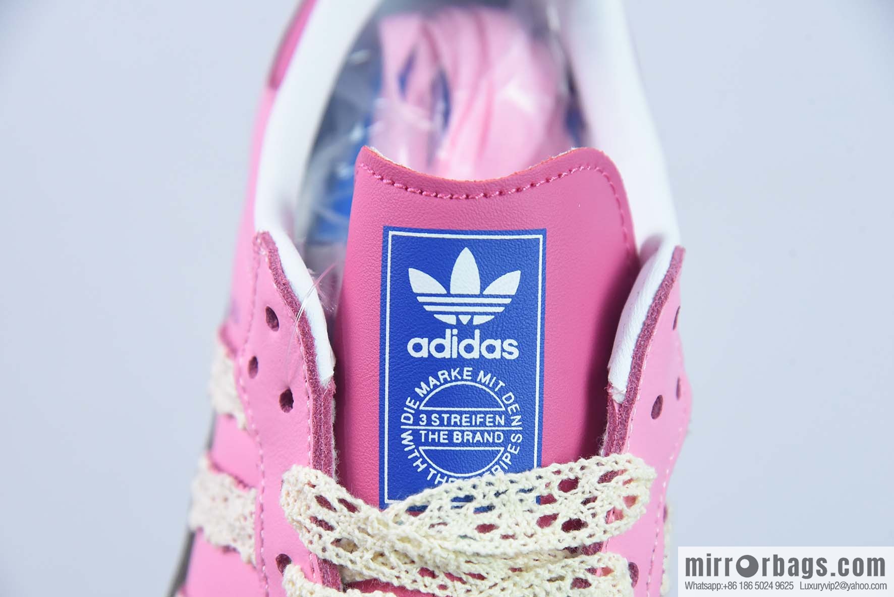 Adidas Originals Samba Adidas, Samba Series Virtue Versatile Vintage low-top board shoes lace hand-woven three bars Item number: B75806