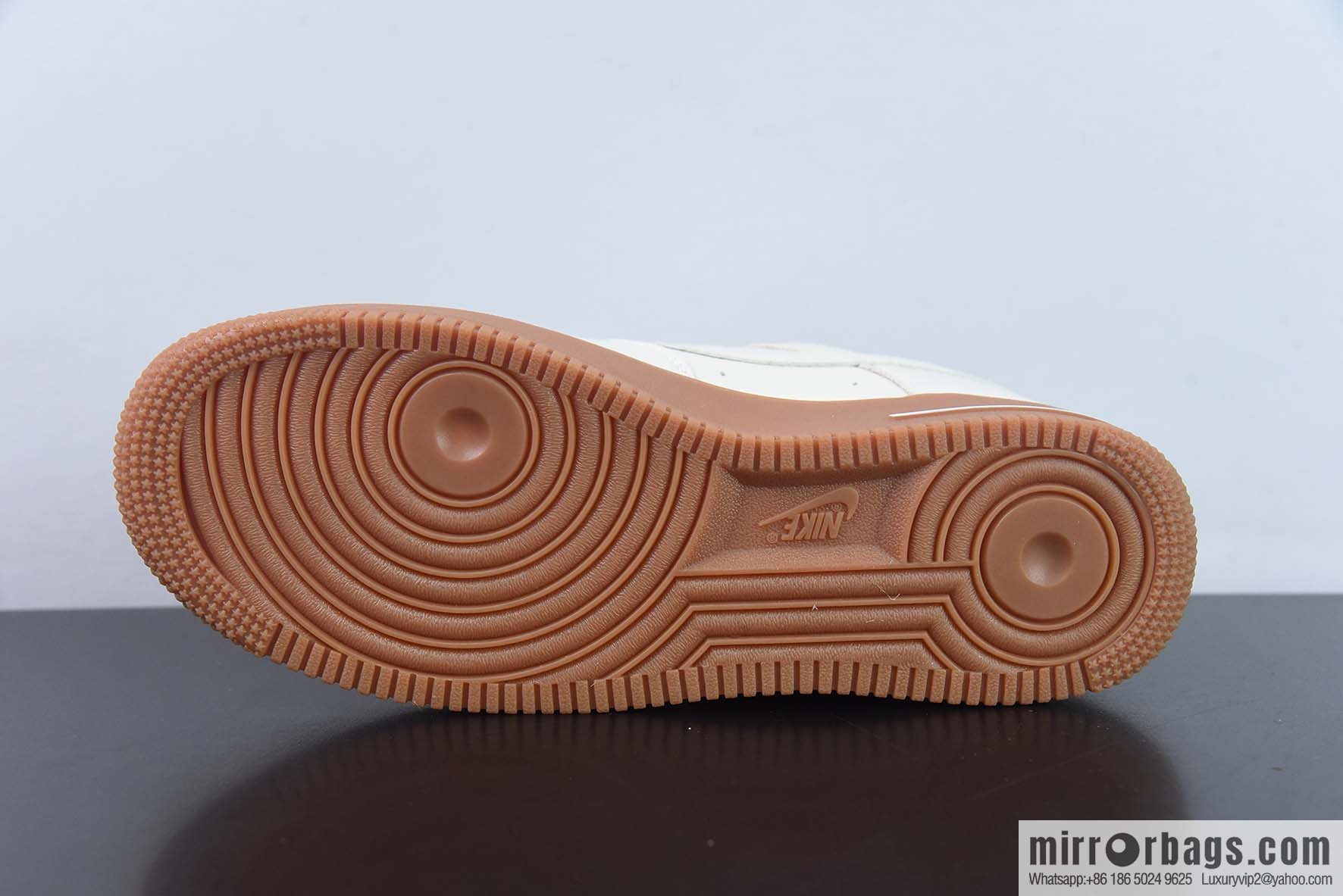 Nike Air Force 1 Low Air Force One low-top sports and leisure board shoes, double hook, raw rubber sole NAI-KE printed item number: NK0621 988