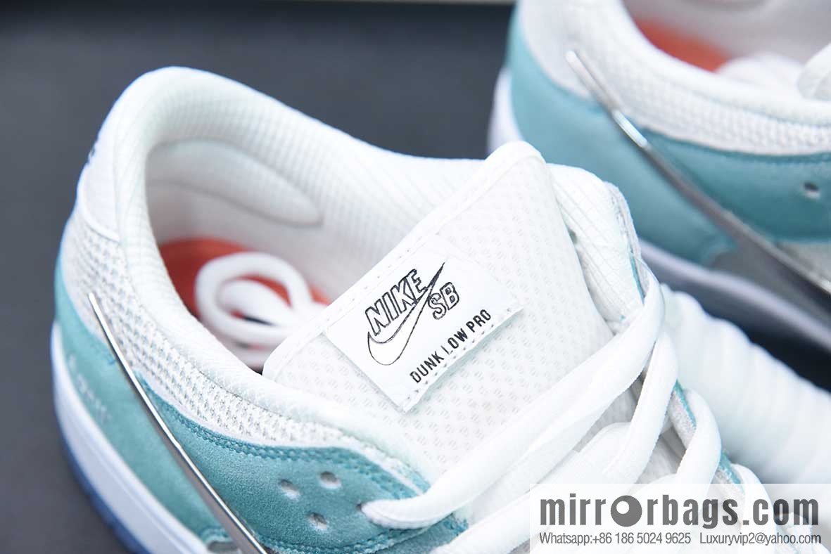 NK SB Dunk Low white and blue liquid hook men's low-top sneakers Part Number: FD2562 400