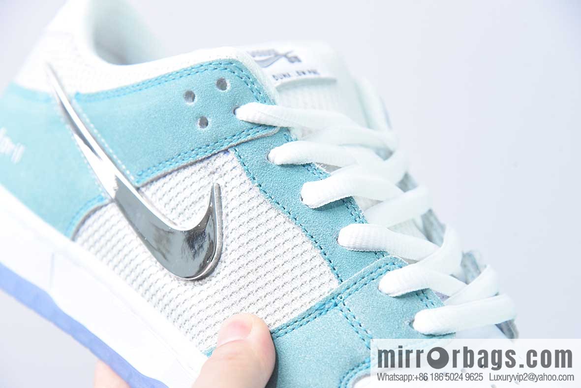 NK SB Dunk Low white and blue liquid hook men's low-top sneakers Part Number: FD2562 400