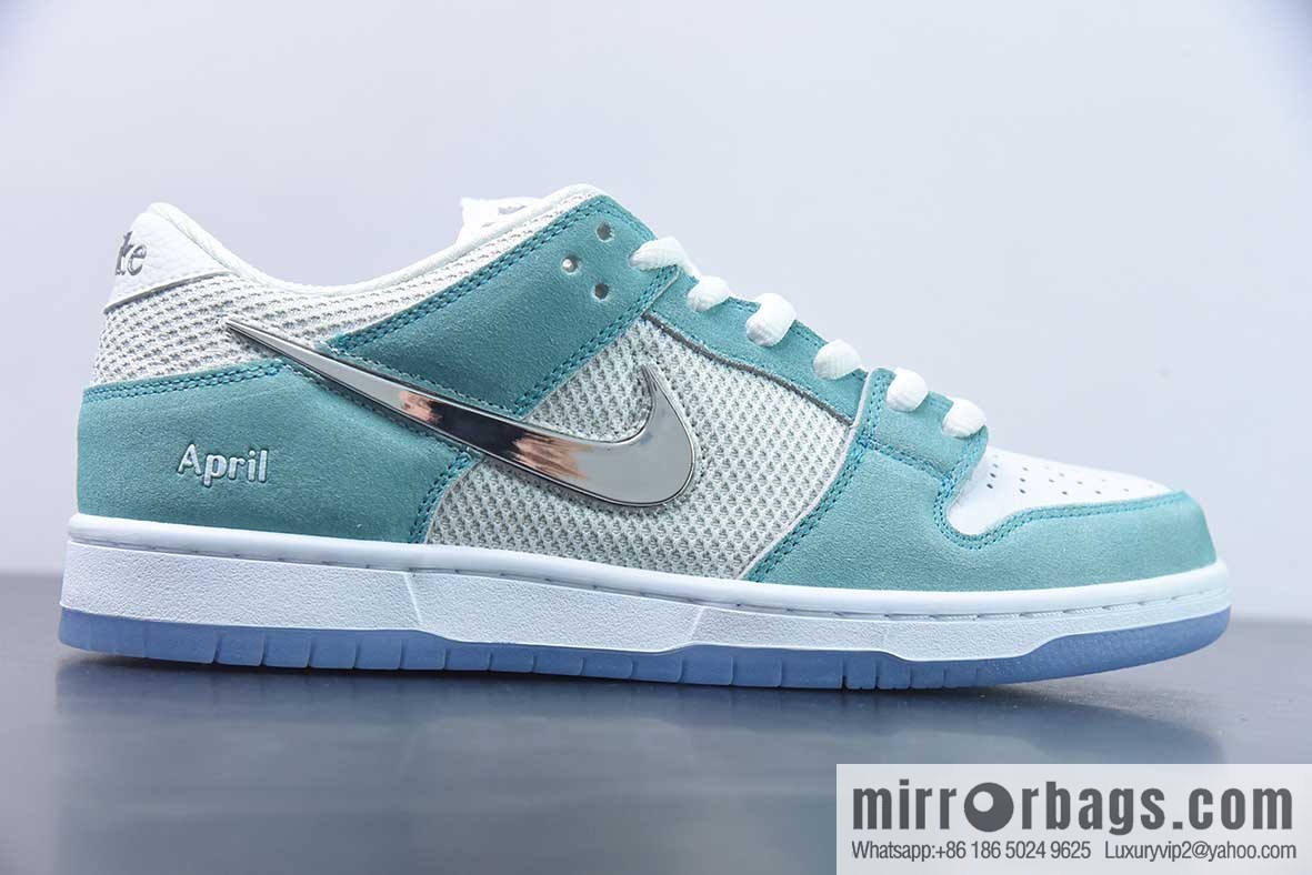 NK SB Dunk Low white and blue liquid hook men's low-top sneakers Part Number: FD2562 400