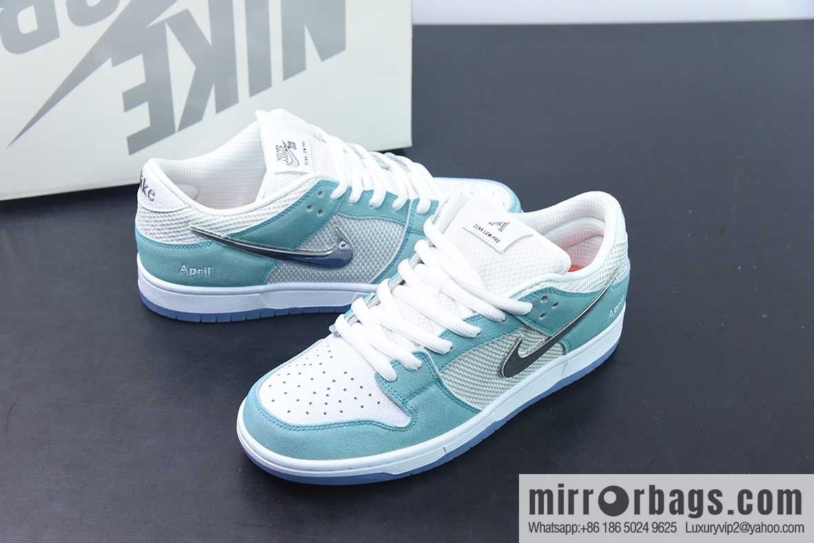 NK SB Dunk Low white and blue liquid hook men's low-top sneakers Part Number: FD2562 400