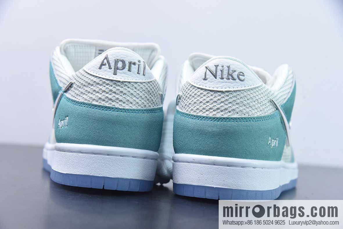 NK SB Dunk Low white and blue liquid hook men's low-top sneakers Part Number: FD2562 400