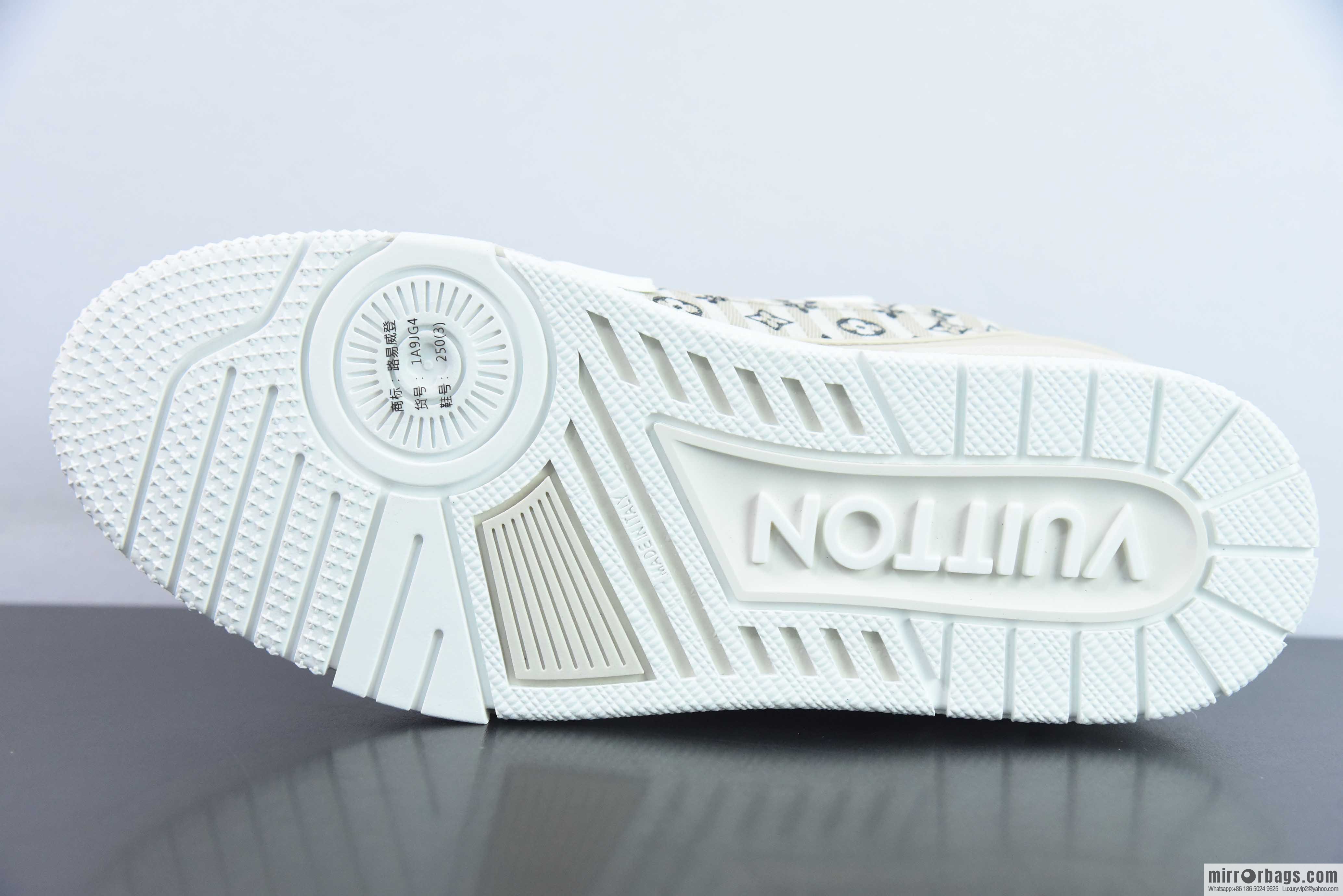 LV Louis Vuitton Louis Vuitton Trainer Sneaker Low Top Vintage Leisure Sports Culture Versatile Basketball Board Shoes