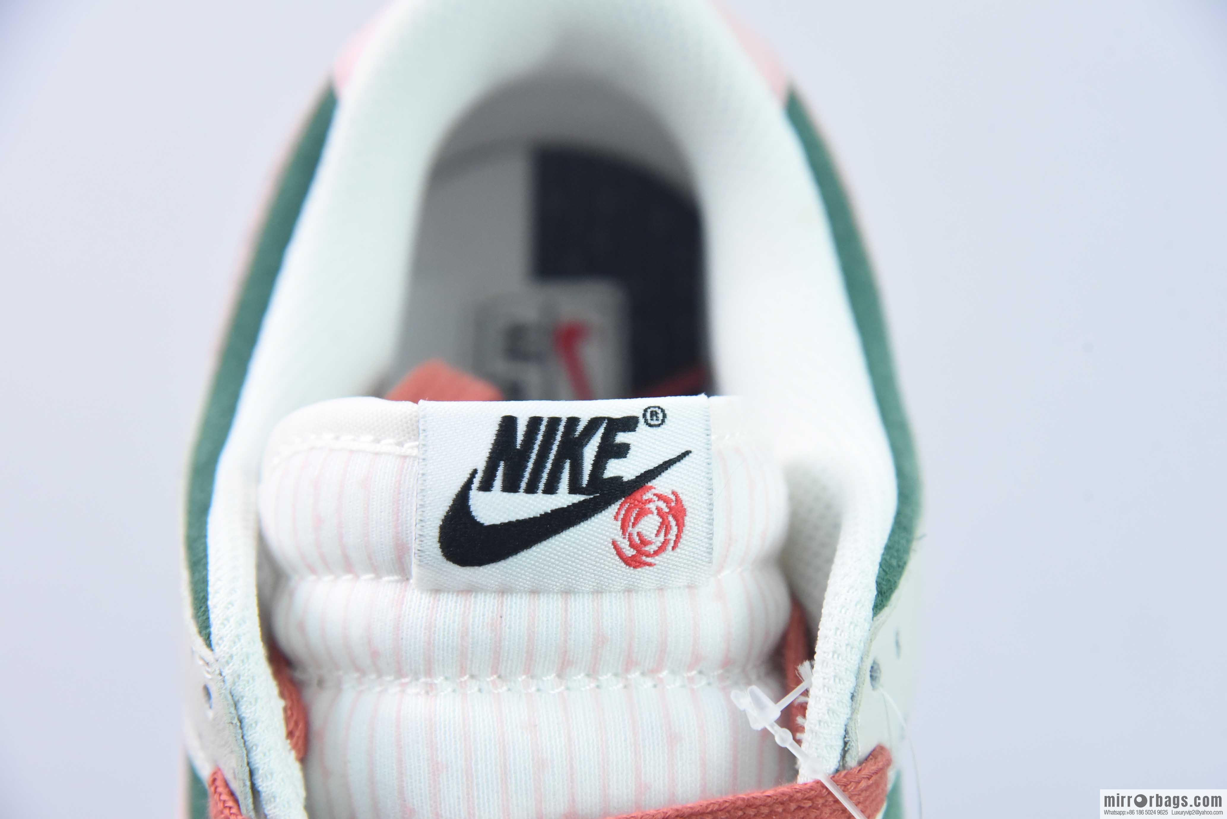 Nike SB Dunk Low popular color is pink and green, mandarin duck, item number: FN8923 061
