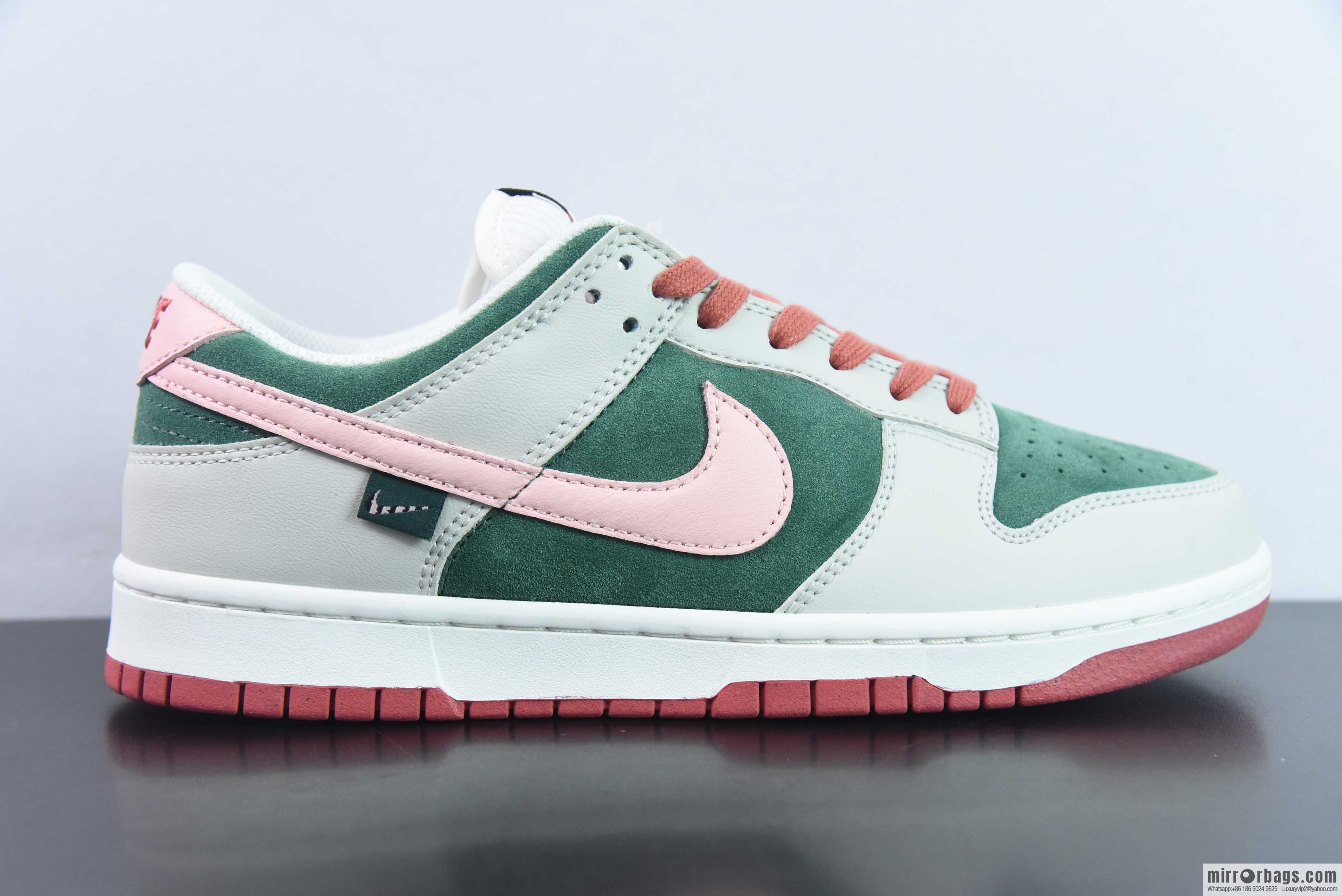 Nike SB Dunk Low popular color is pink and green, mandarin duck, item number: FN8923 061