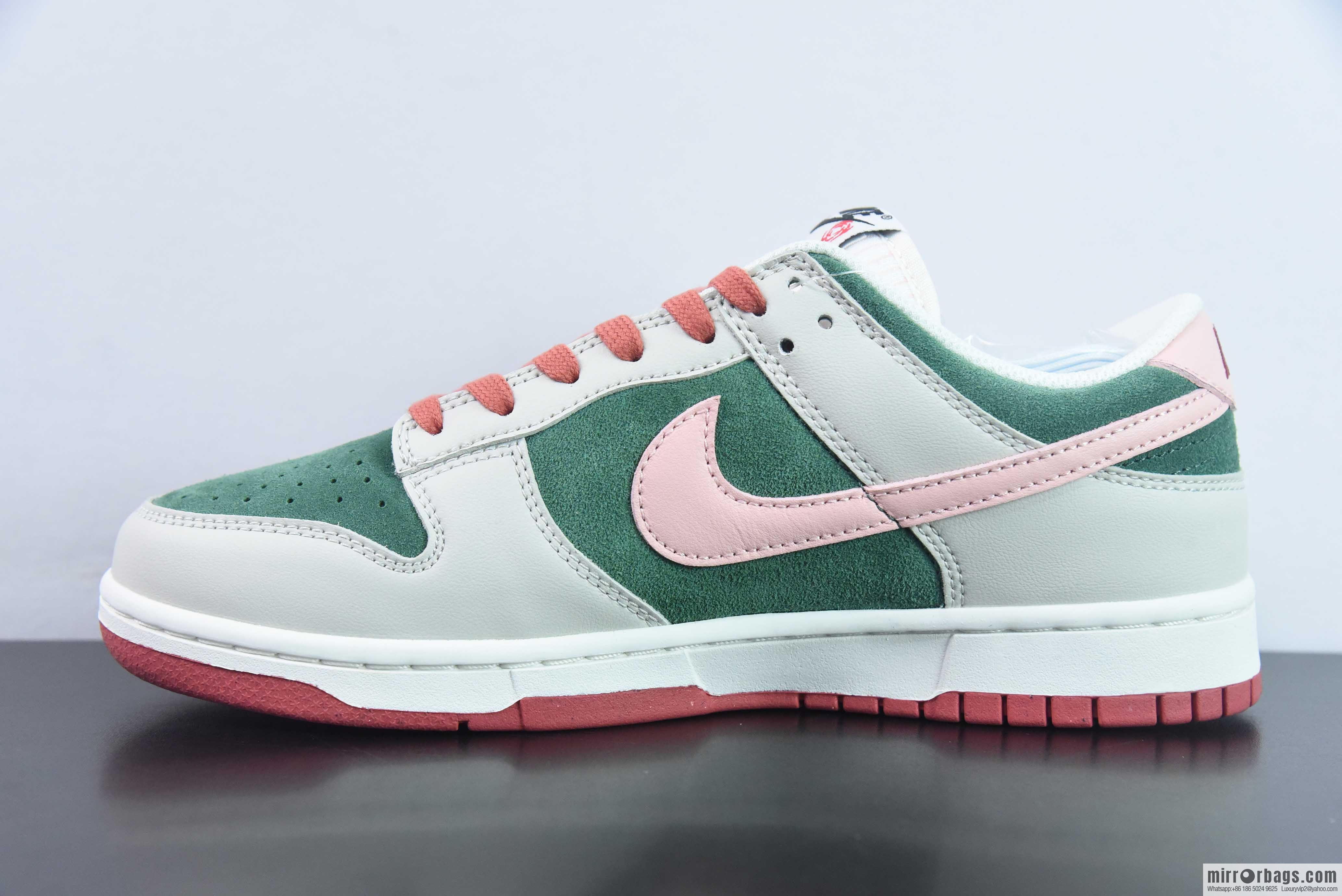 Nike SB Dunk Low popular color is pink and green, mandarin duck, item number: FN8923 061