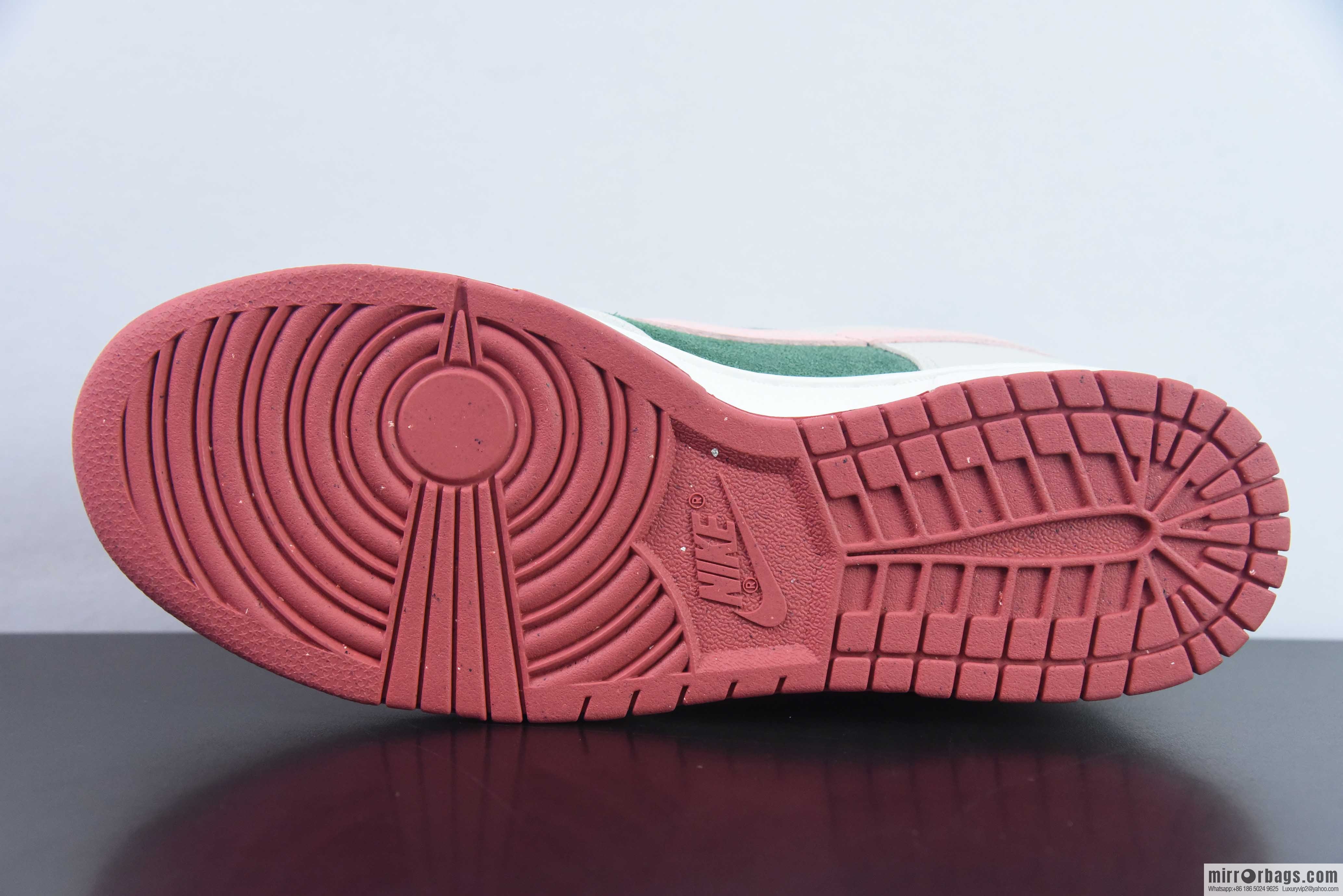 Nike SB Dunk Low popular color is pink and green, mandarin duck, item number: FN8923 061