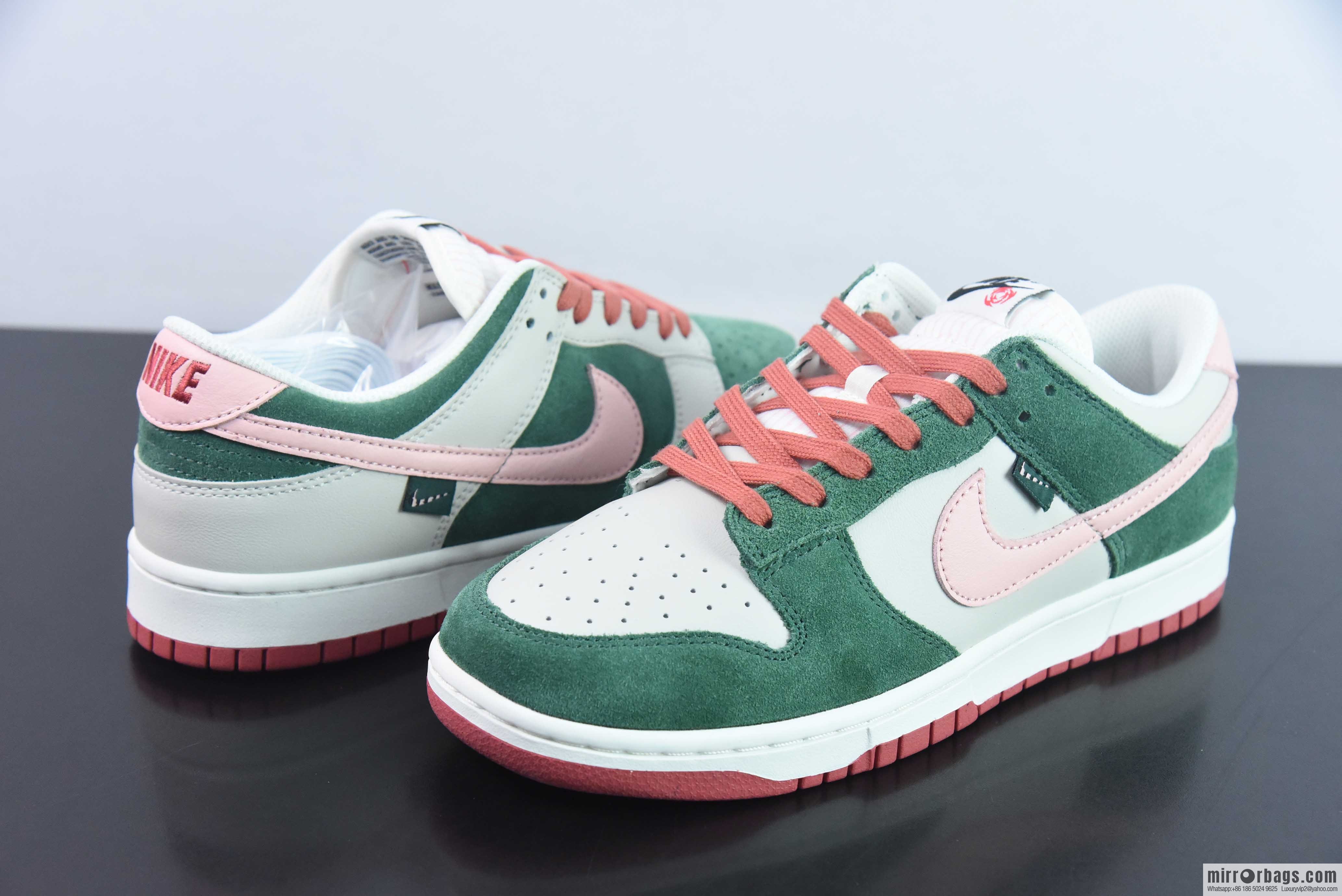 Nike SB Dunk Low popular color is pink and green, mandarin duck, item number: FN8923 061