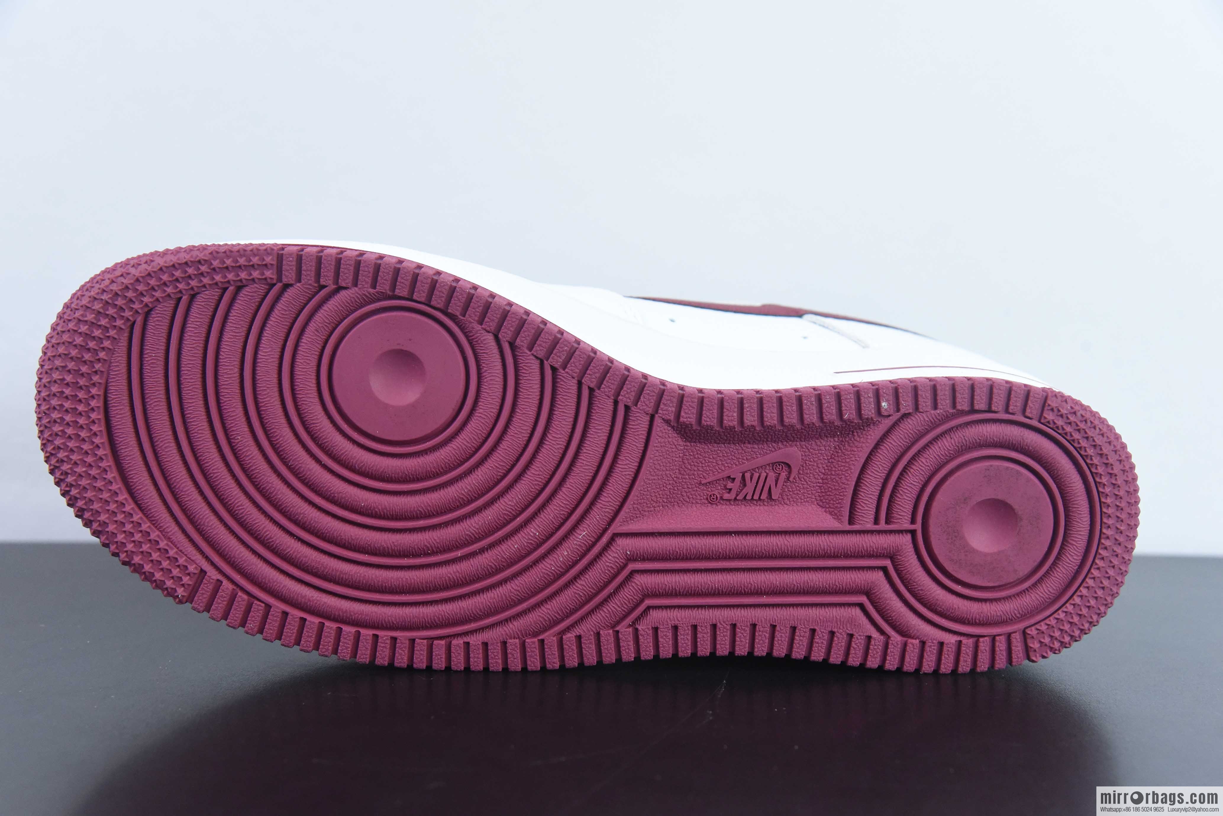 Nike Air Force 1 AF1 Air Force One/low-top, white and red burgundy signature printed item number: LO1718-059