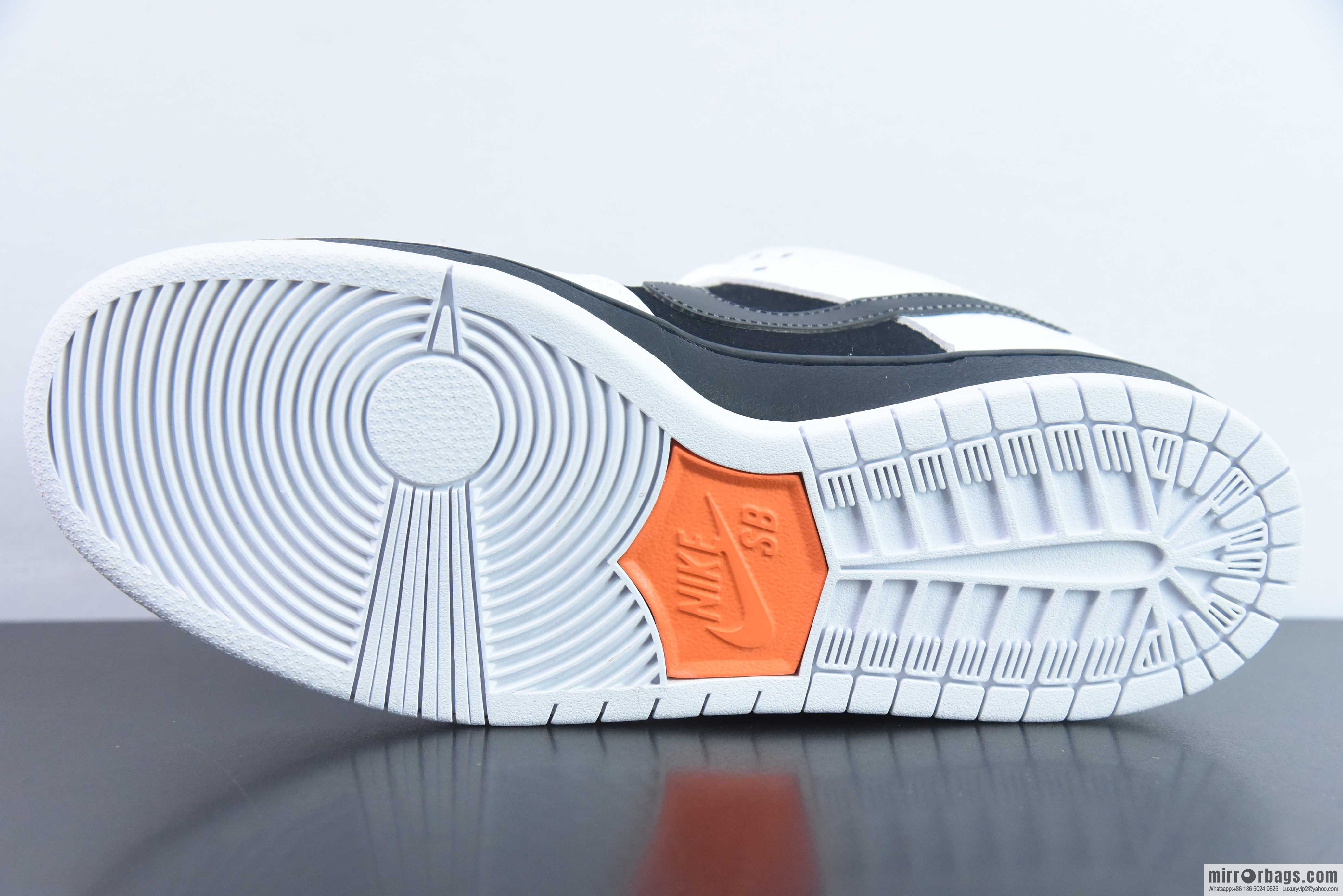 NK SB Dunk Low joint reverse black and white panda sneakers item number: FD2629-100