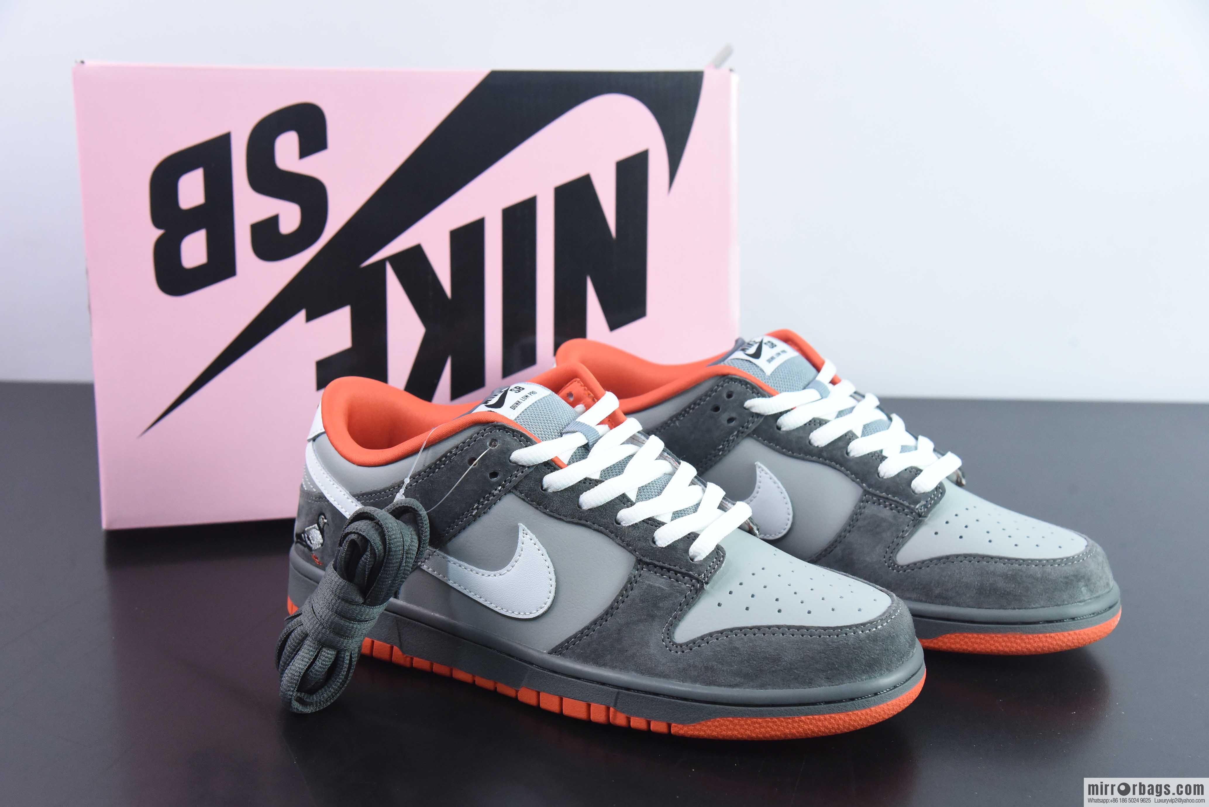 Dunk SB Low Staple NYC Pigeon Sneakers SKU 304292-011