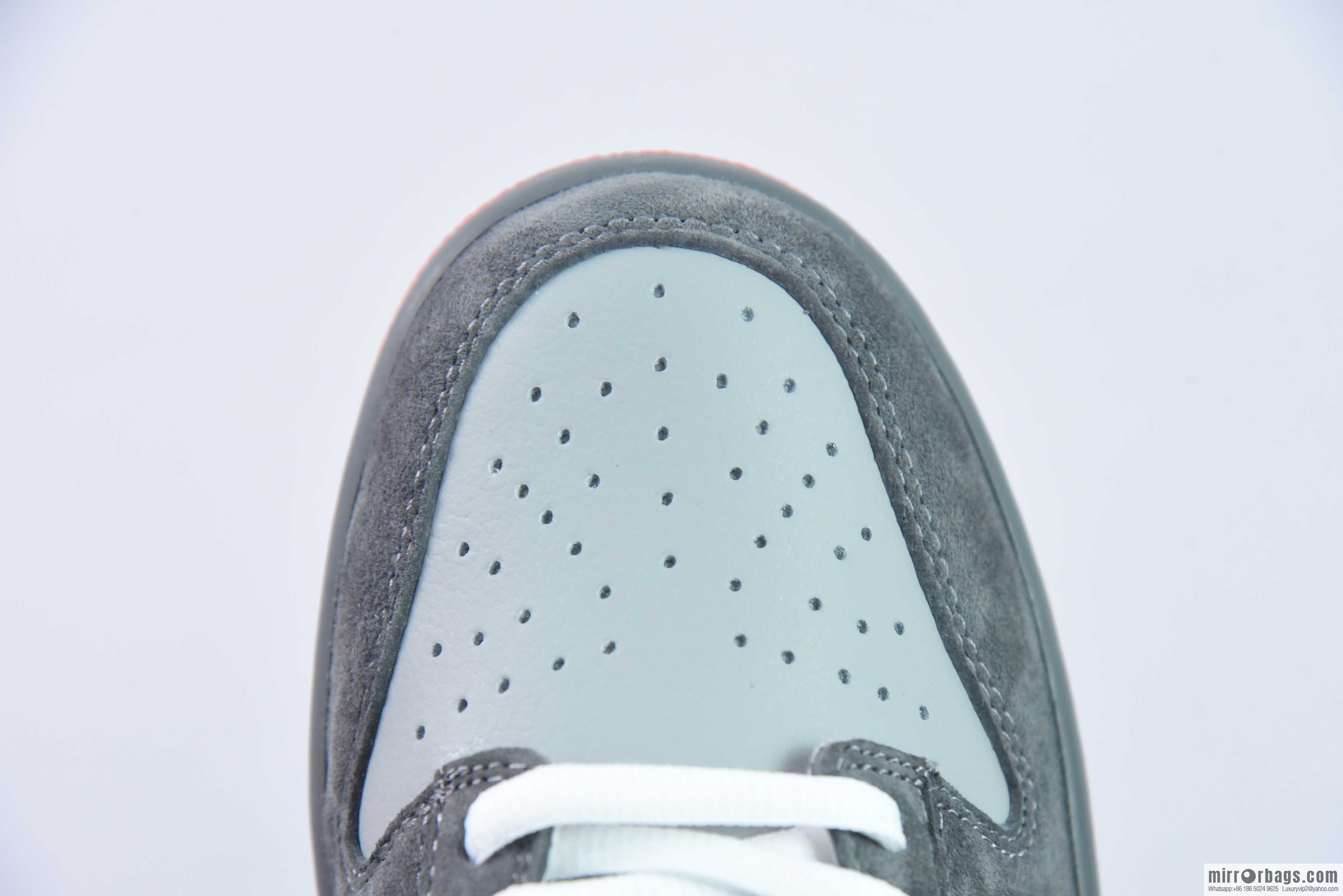 Dunk SB Low Staple NYC Pigeon Sneakers SKU 304292-011