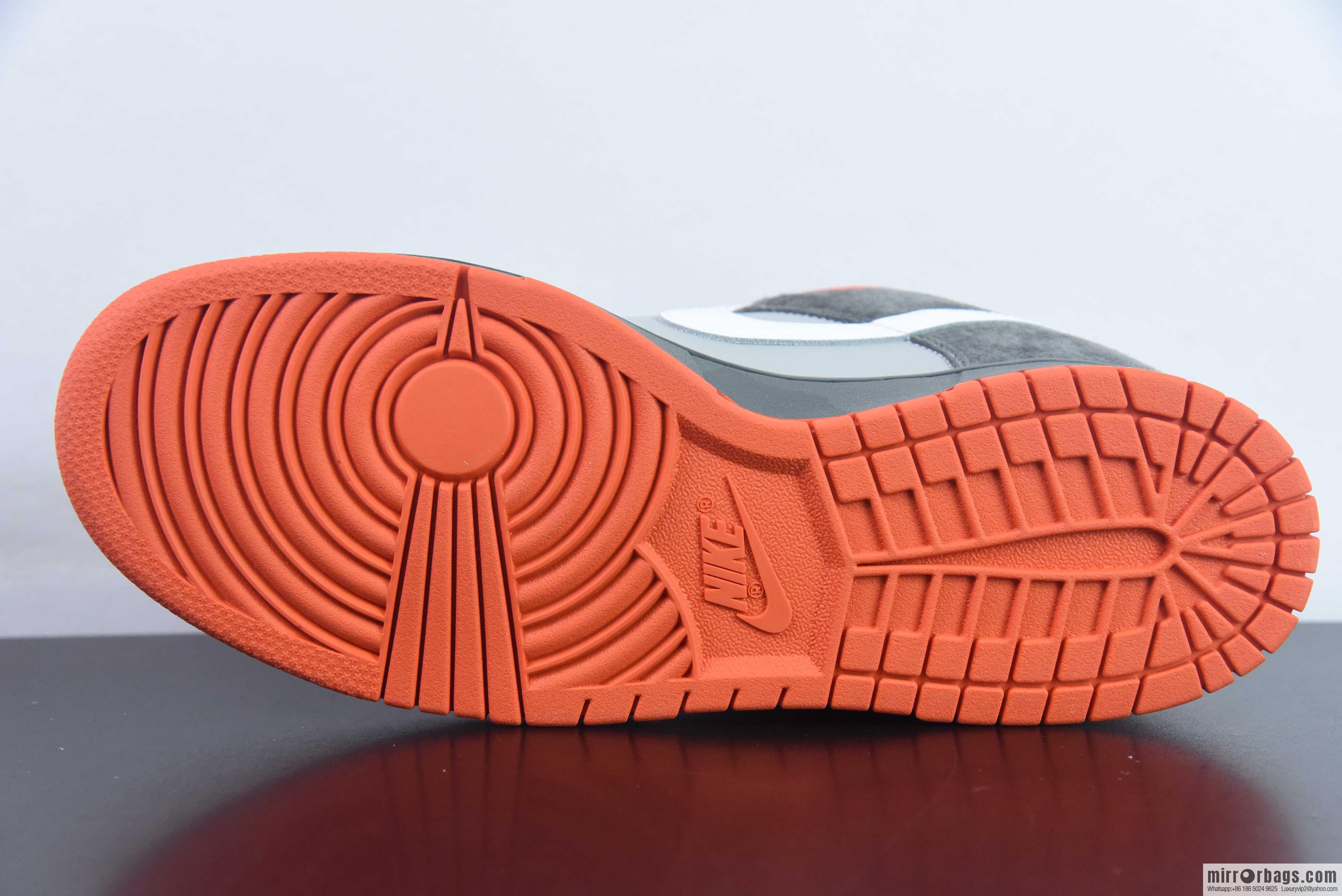 Dunk SB Low Staple NYC Pigeon Sneakers SKU 304292-011