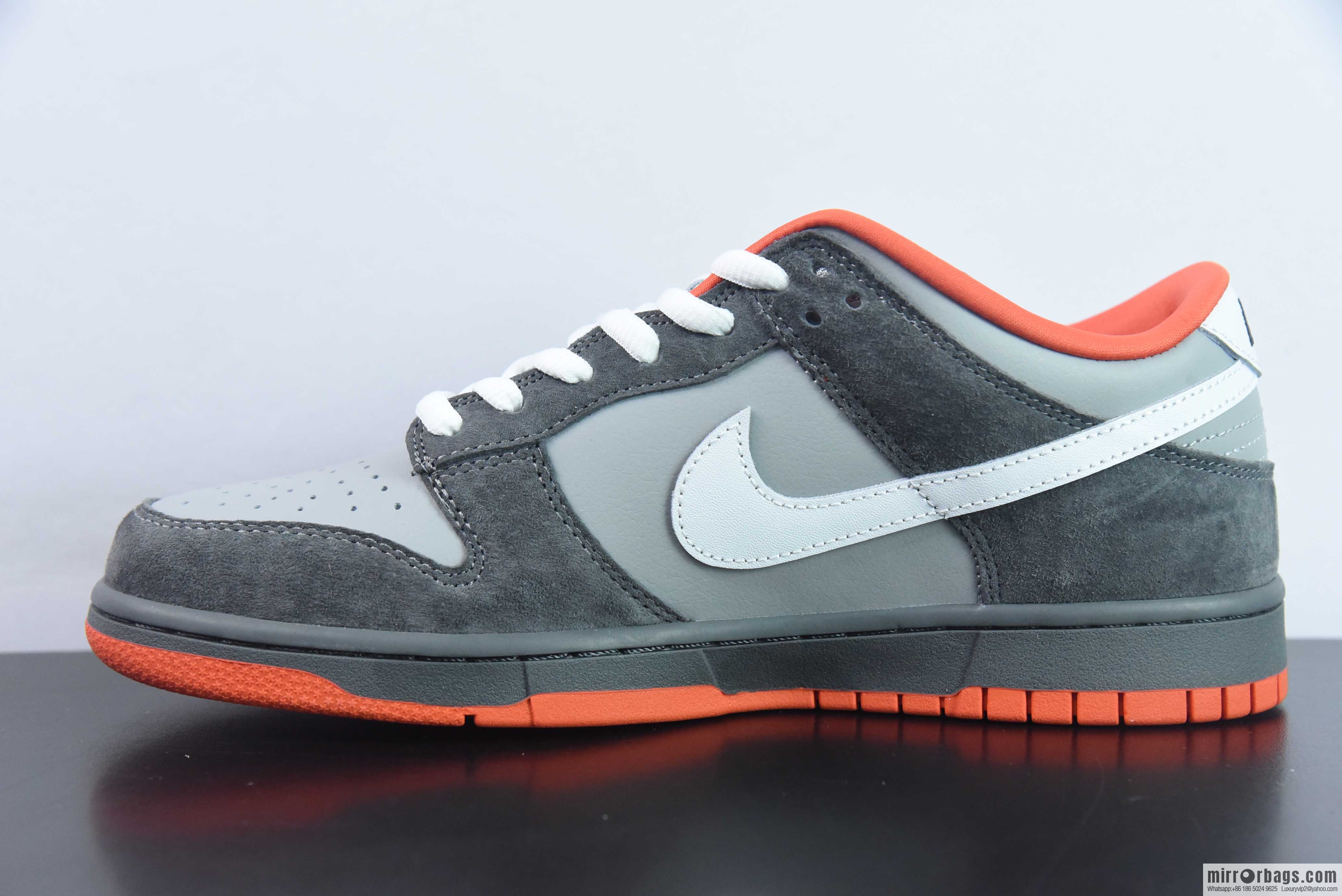 Dunk SB Low Staple NYC Pigeon Sneakers SKU 304292-011