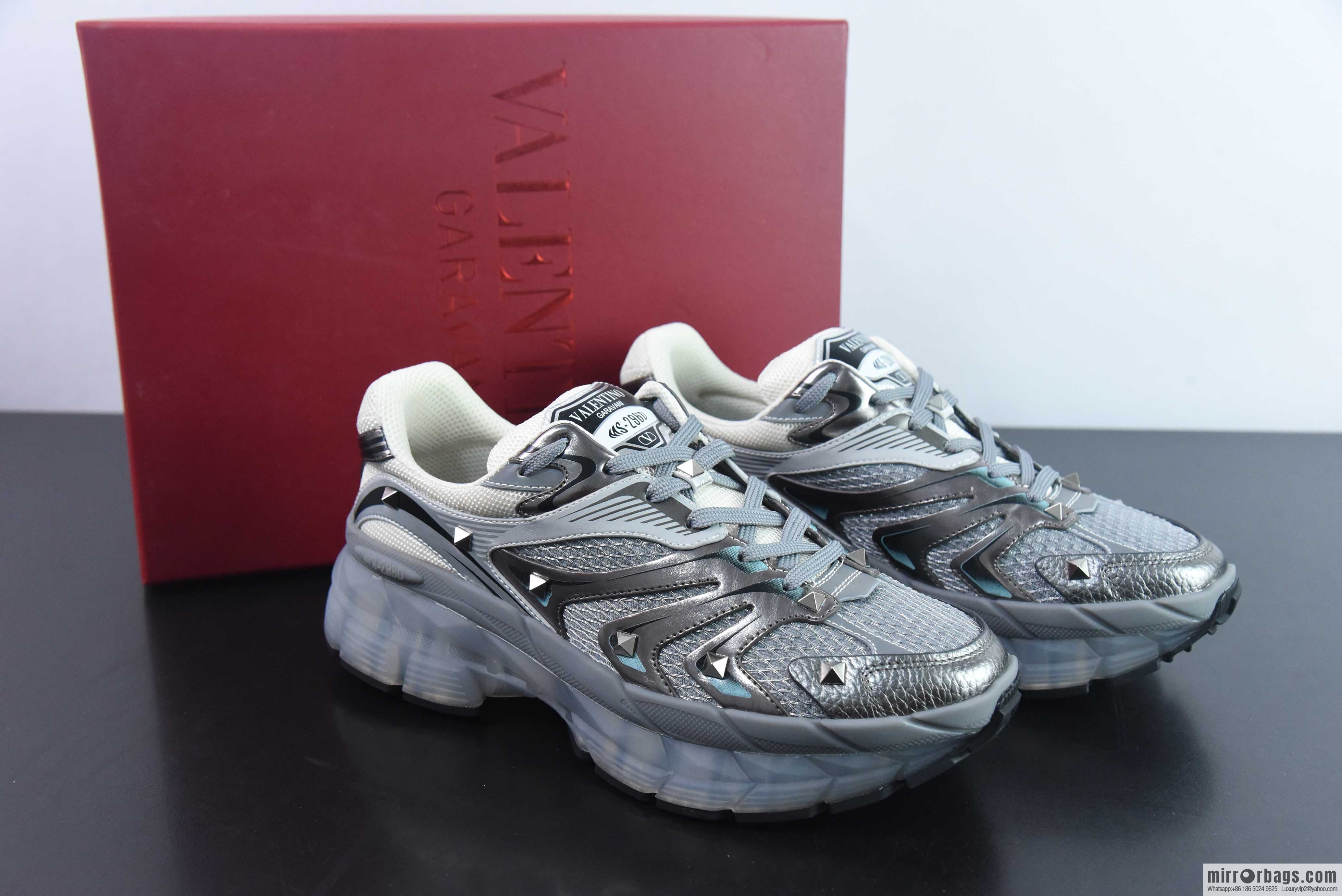 Valentino/Valentino Garavani MS-2960 Low-top Sneaker Rivet Series Low Help Thick Bottom Daddy Wind Increase Versatile Casual sneakers
