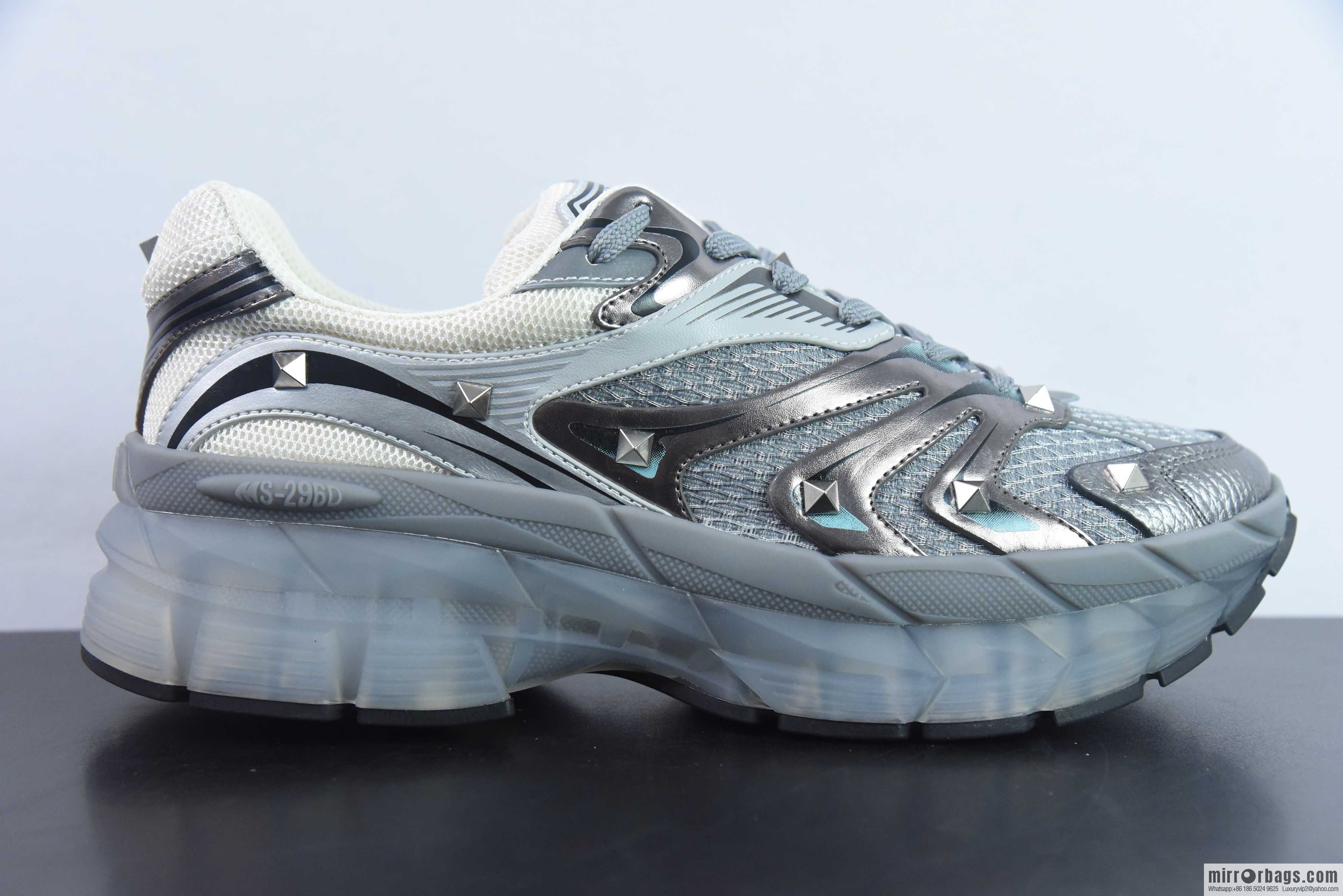 Valentino/Valentino Garavani MS-2960 Low-top Sneaker Rivet Series Low Help Thick Bottom Daddy Wind Increase Versatile Casual sneakers