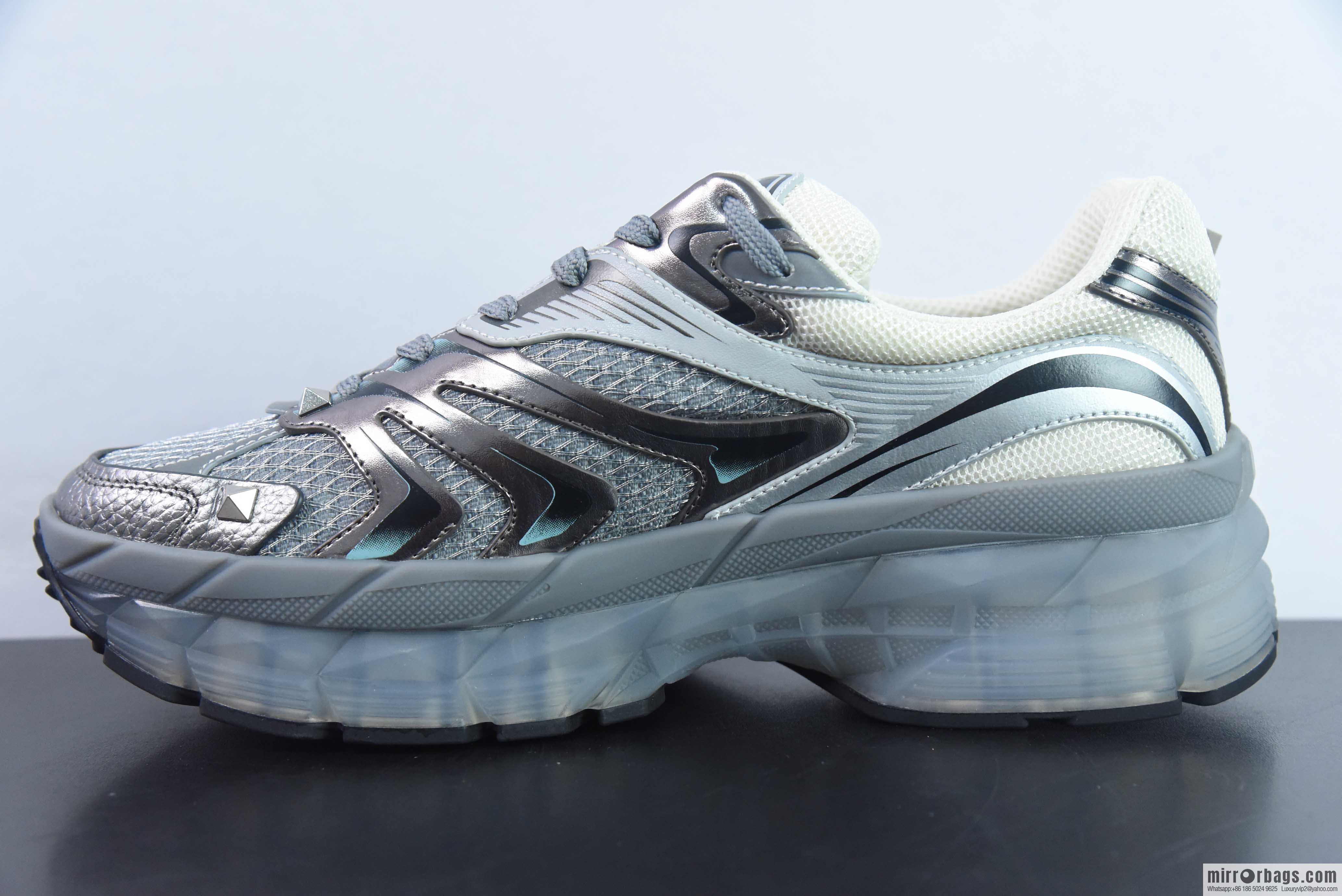 Valentino/Valentino Garavani MS-2960 Low-top Sneaker Rivet Series Low Help Thick Bottom Daddy Wind Increase Versatile Casual sneakers