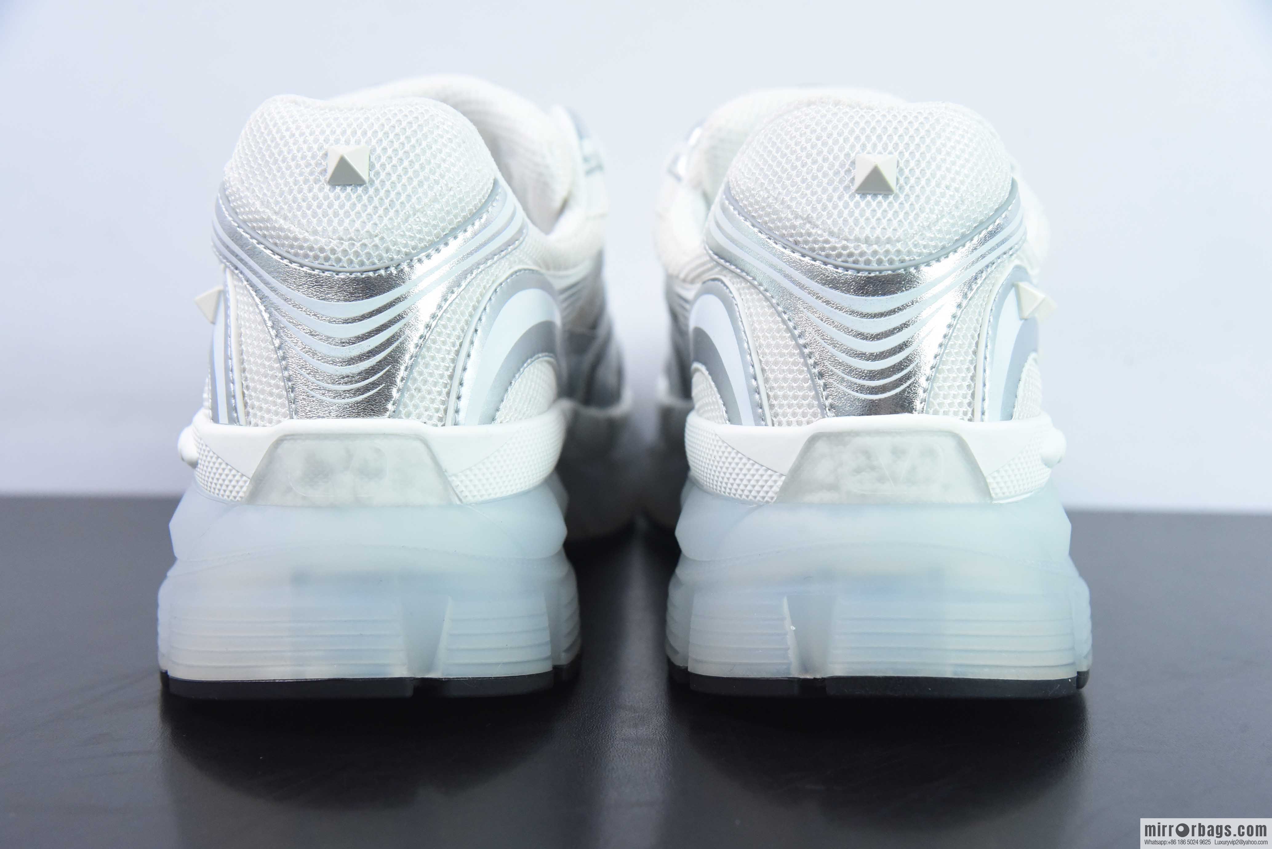 Valentino/Valentino Garavani MS-2960 Low-top Sneaker Rivet Series Low Help Thick Bottom Daddy Wind Increase Versatile Casual sneakers