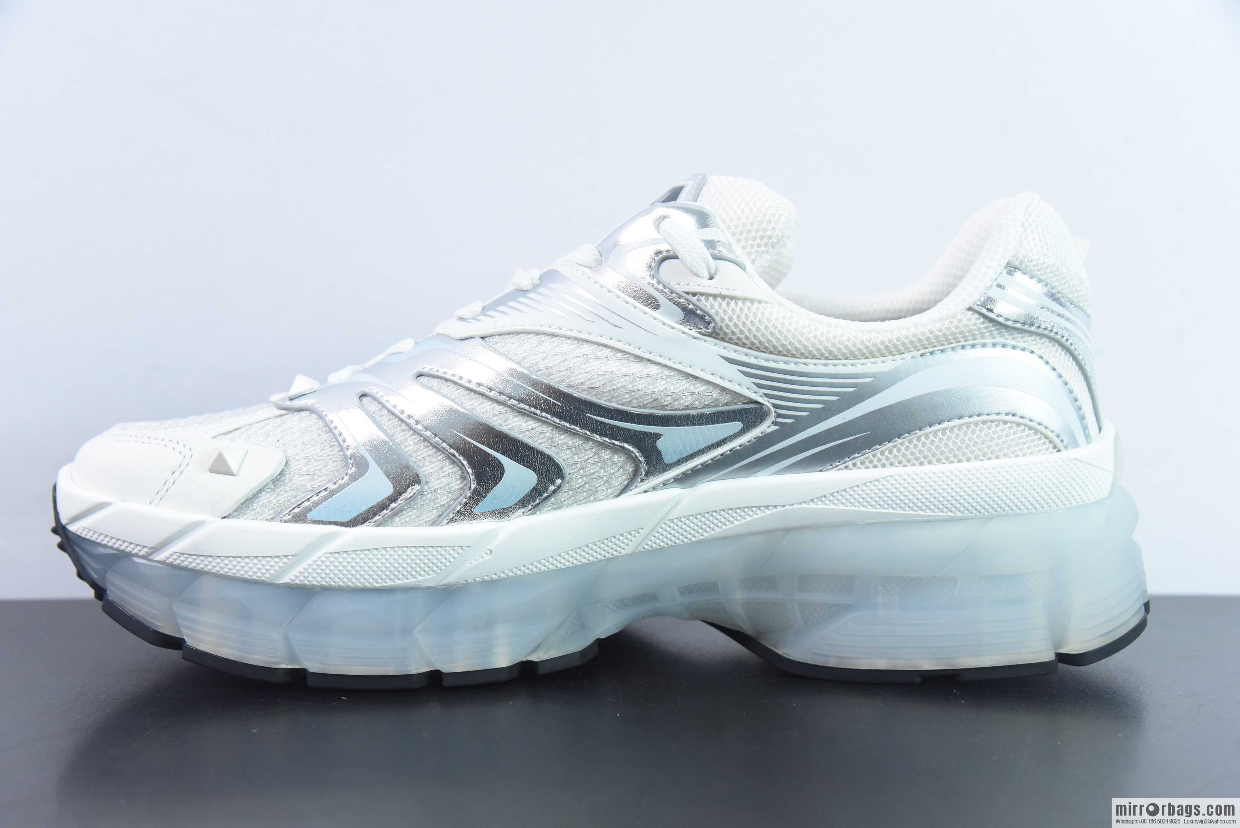 Valentino/Valentino Garavani MS-2960 Low-top Sneaker Rivet Series Low Help Thick Bottom Daddy Wind Increase Versatile Casual sneakers