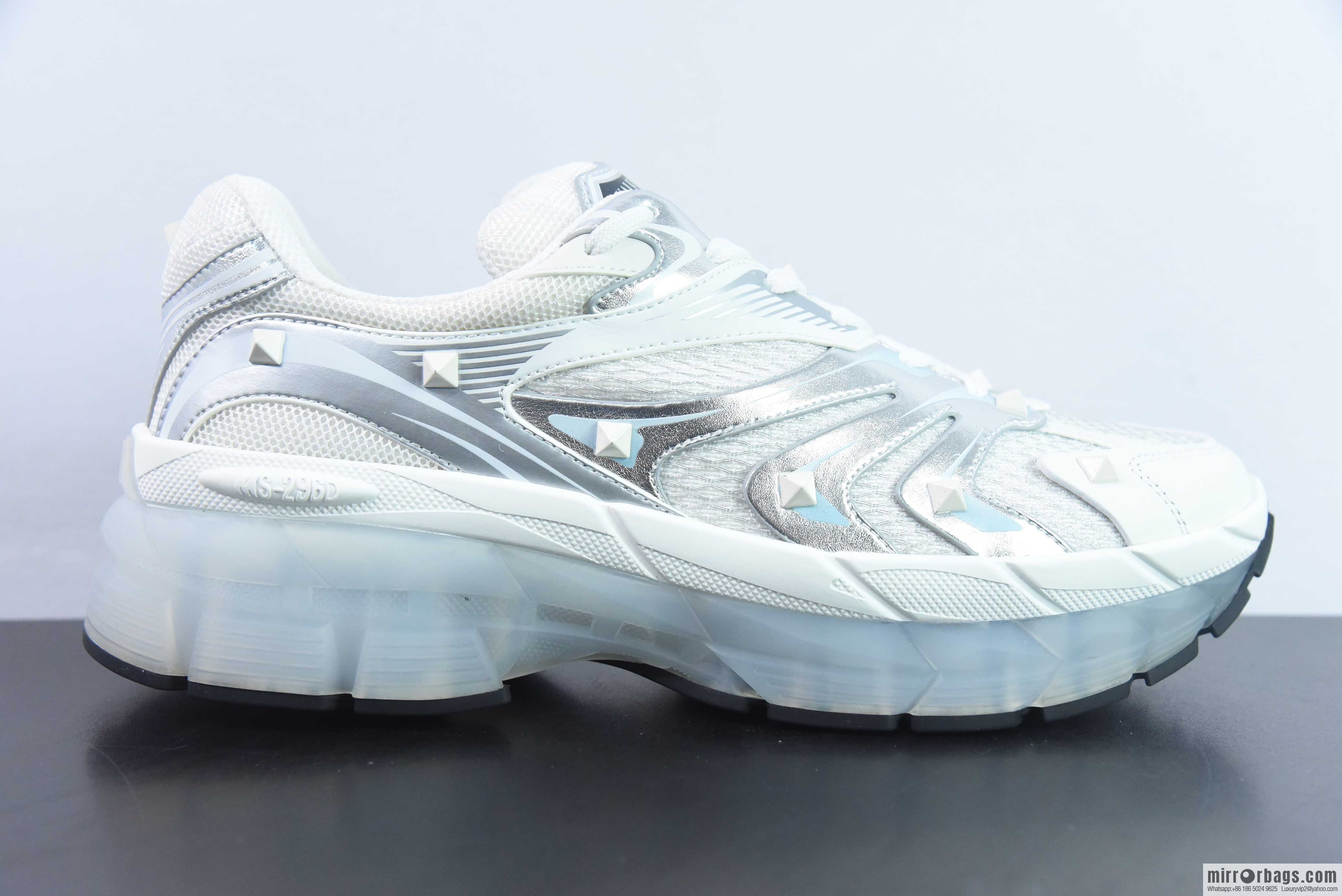 Valentino/Valentino Garavani MS-2960 Low-top Sneaker Rivet Series Low Help Thick Bottom Daddy Wind Increase Versatile Casual sneakers