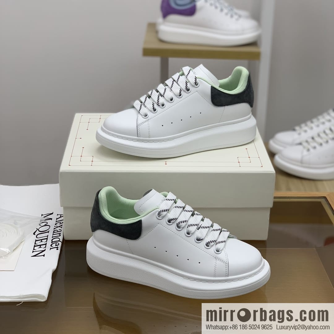 Alexander McQueen, Unisex sneakers made of calfskin