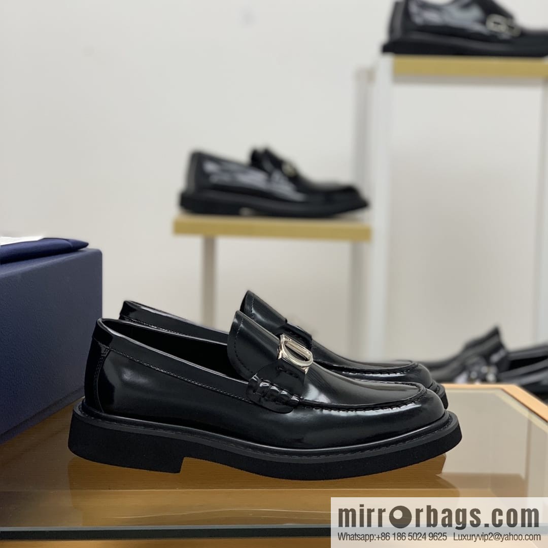 Dior selected leather to make men's loafers