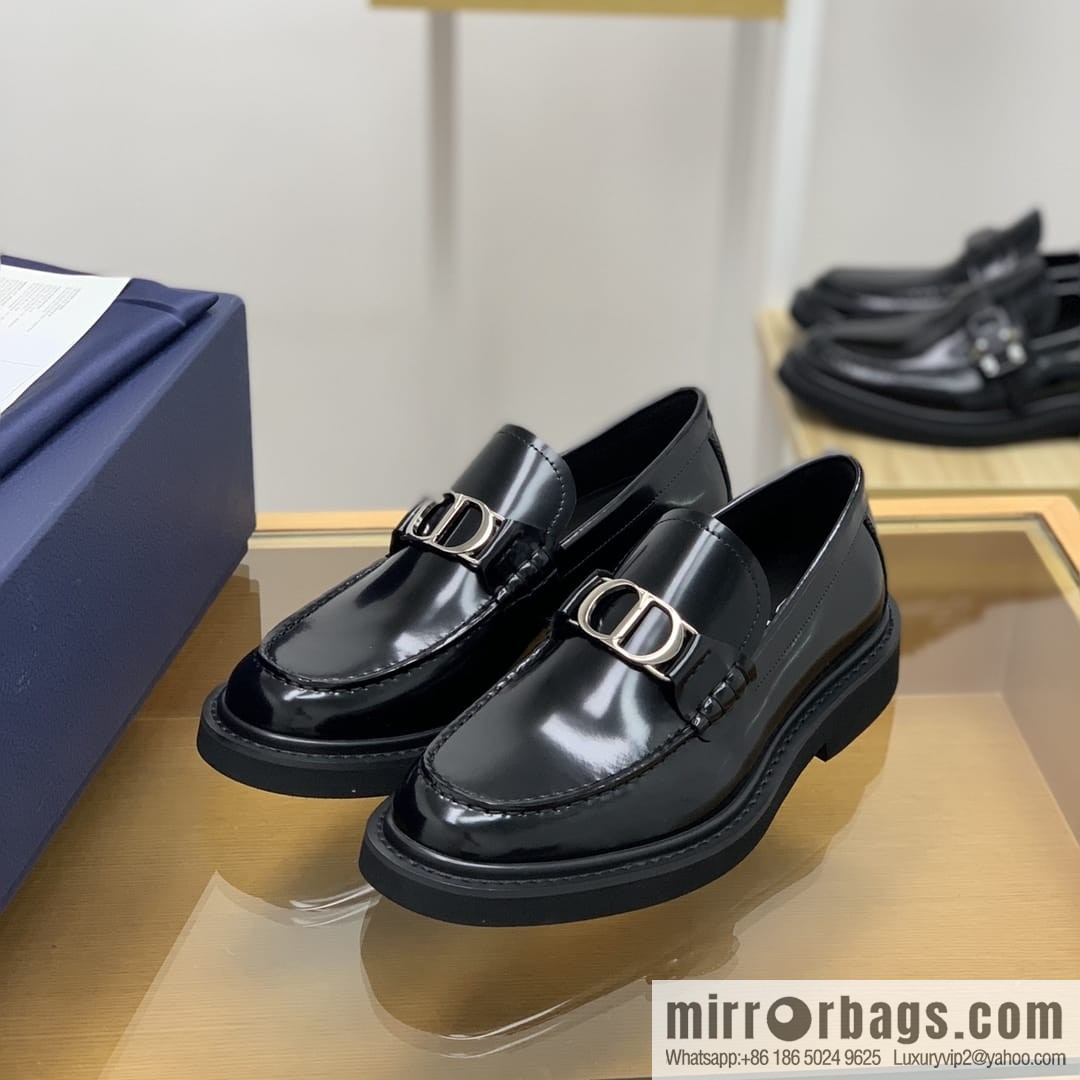 Dior selected leather to make men's loafers
