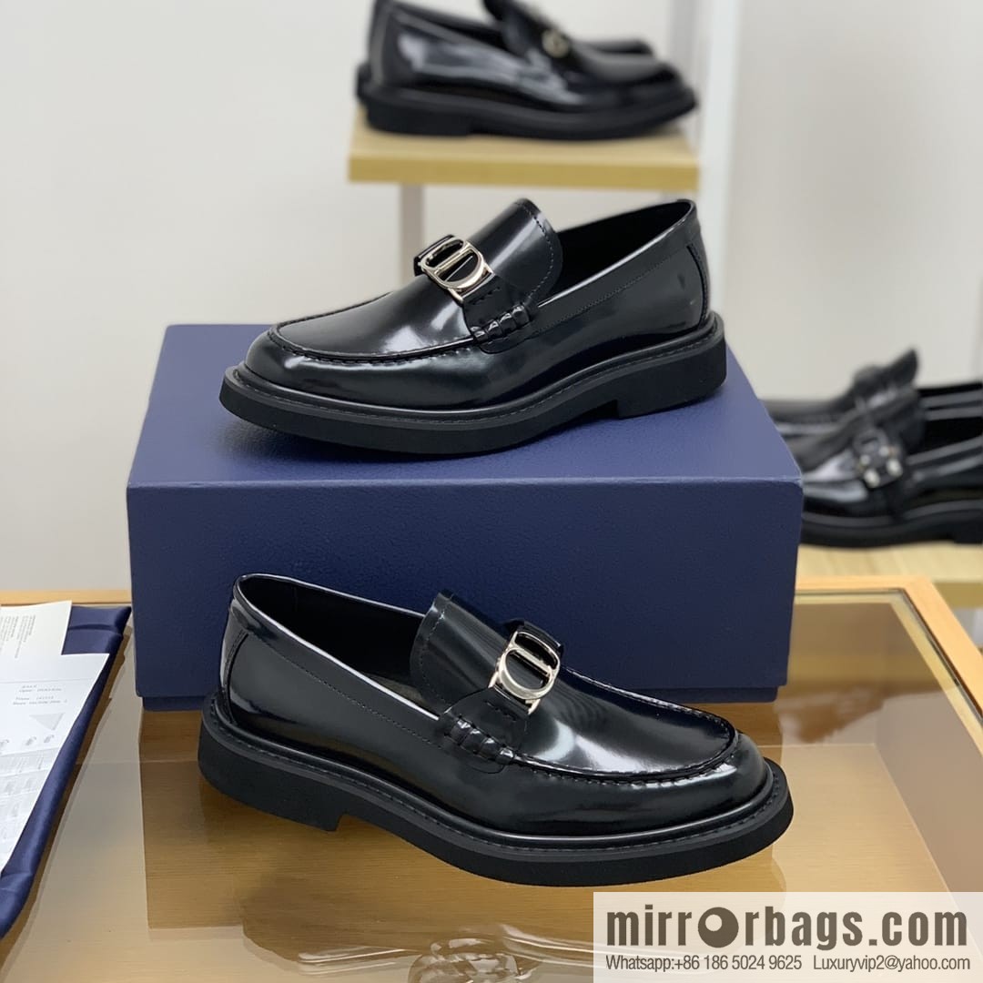 Dior selected leather to make men's loafers