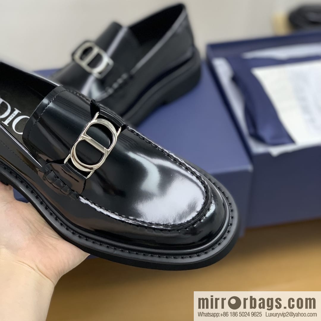 Dior selected leather to make men's loafers