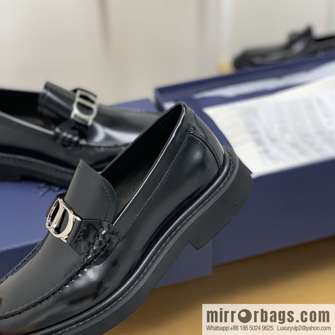 Dior selected leather to make men's loafers