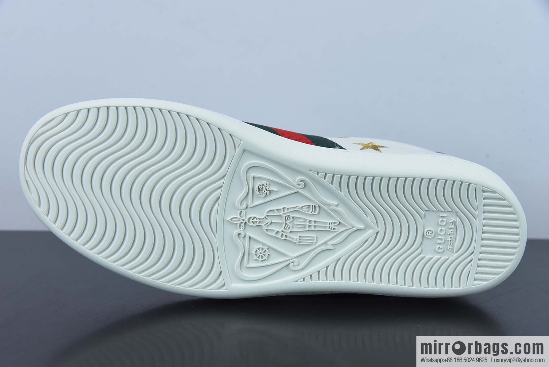 Gucci Gucci white shoes series, classic little bee low-top casual board shoes