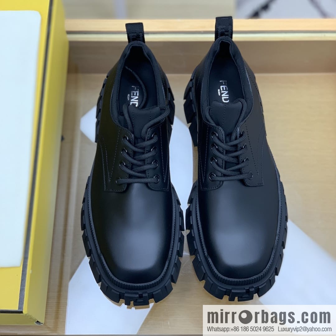 Fendi, using black leather (fabric) to make new men's leather shoes