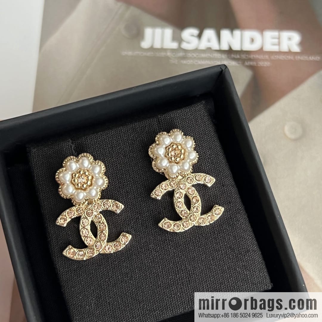 New ☑️ Chanel c2 double c pink diamond flower stud earrings