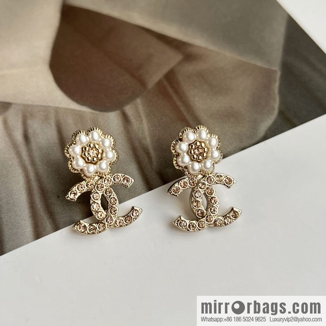 New ☑️ Chanel c2 double c pink diamond flower stud earrings