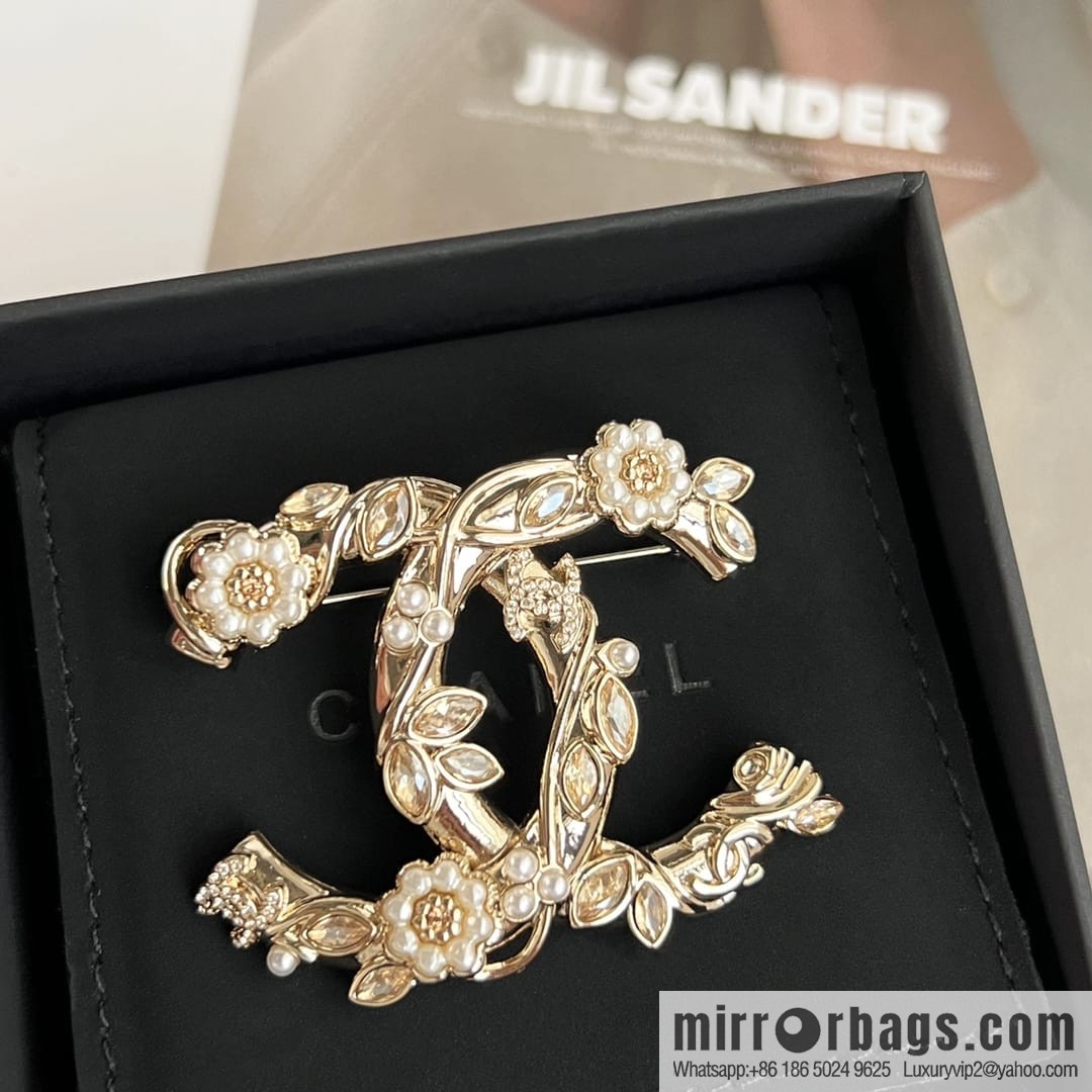 New ☑️ Chanel double c pink diamond pearl flower brooch
